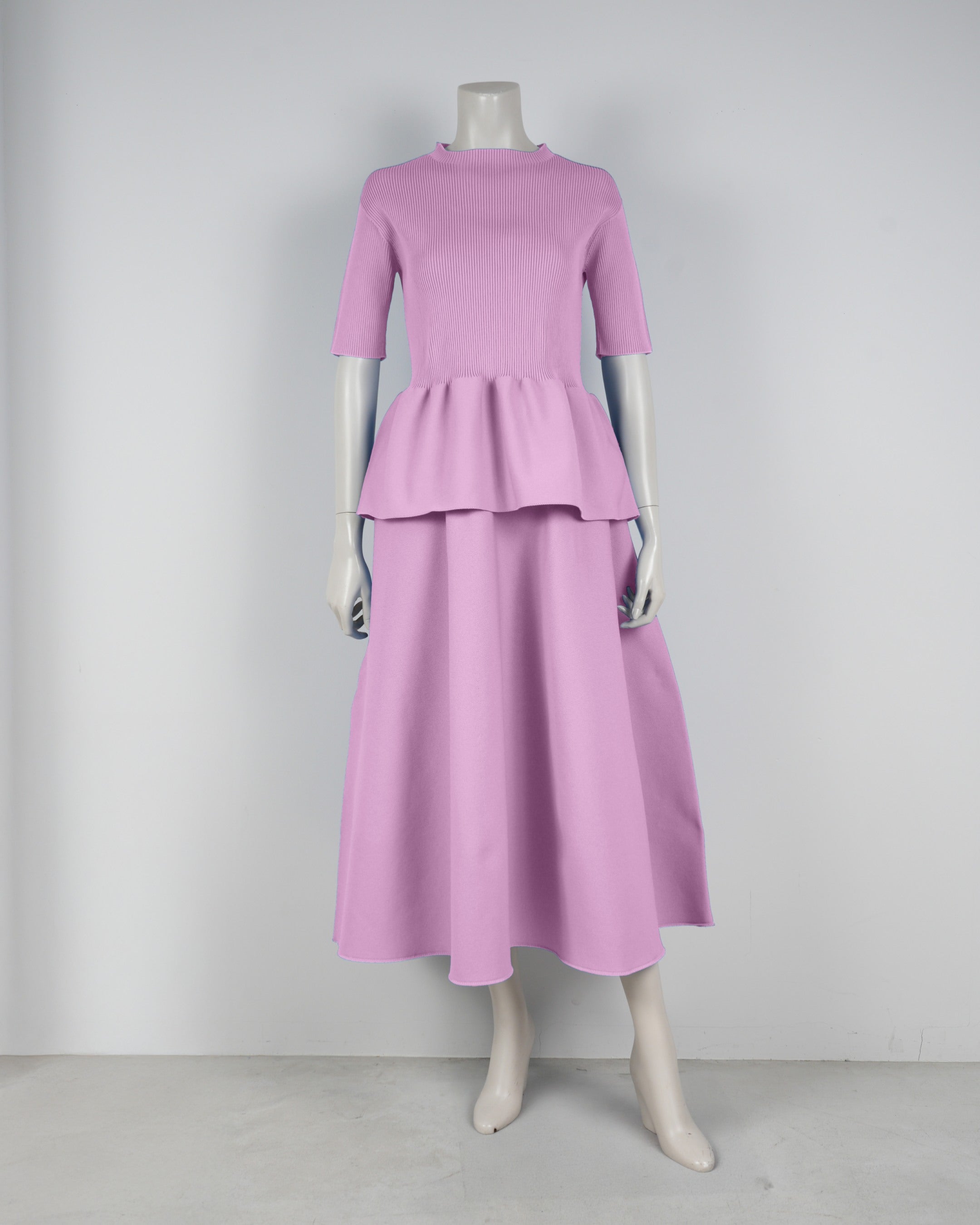 Short-sleeved peplum pullover x draped skirt