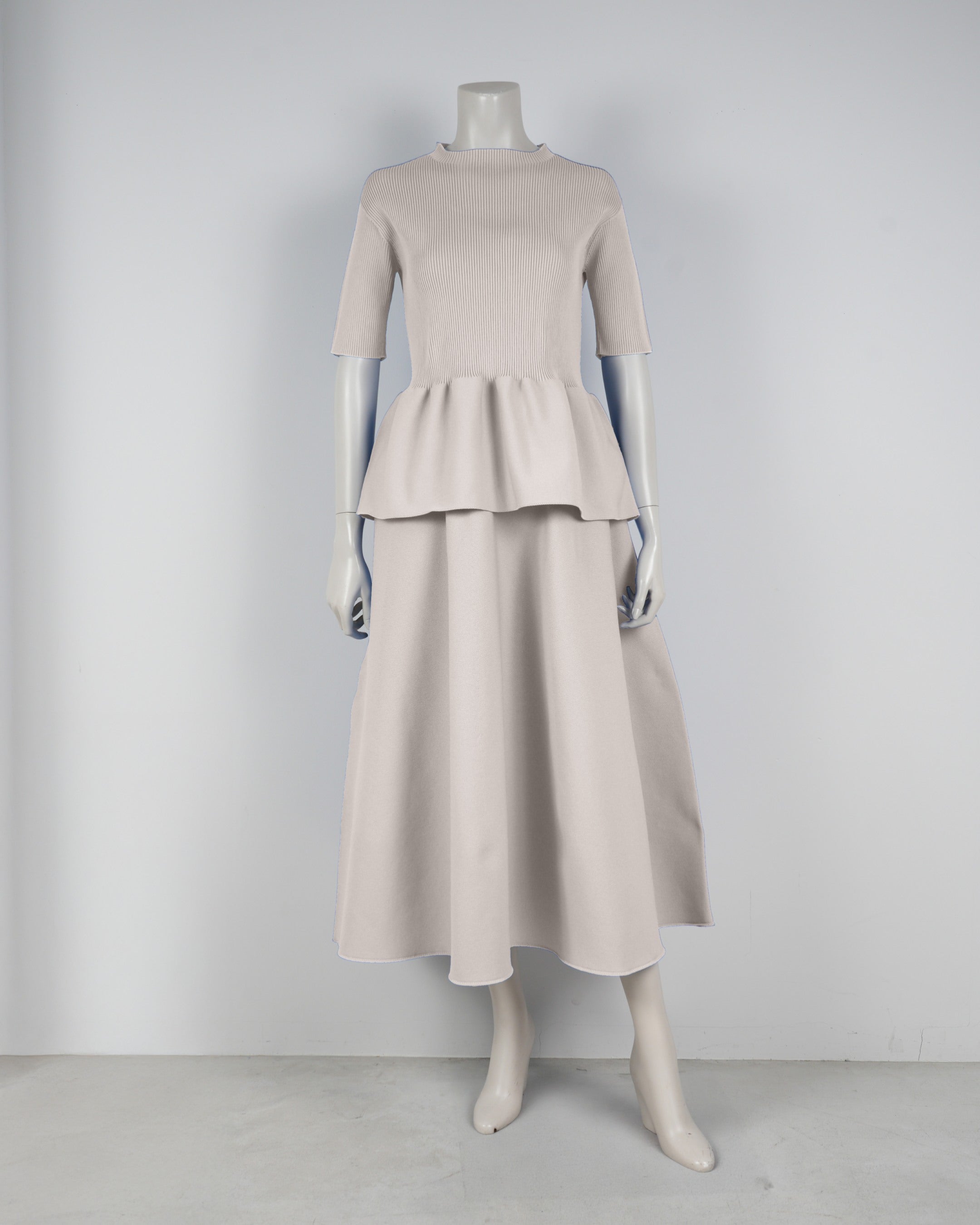 Short-sleeved peplum pullover x draped skirt