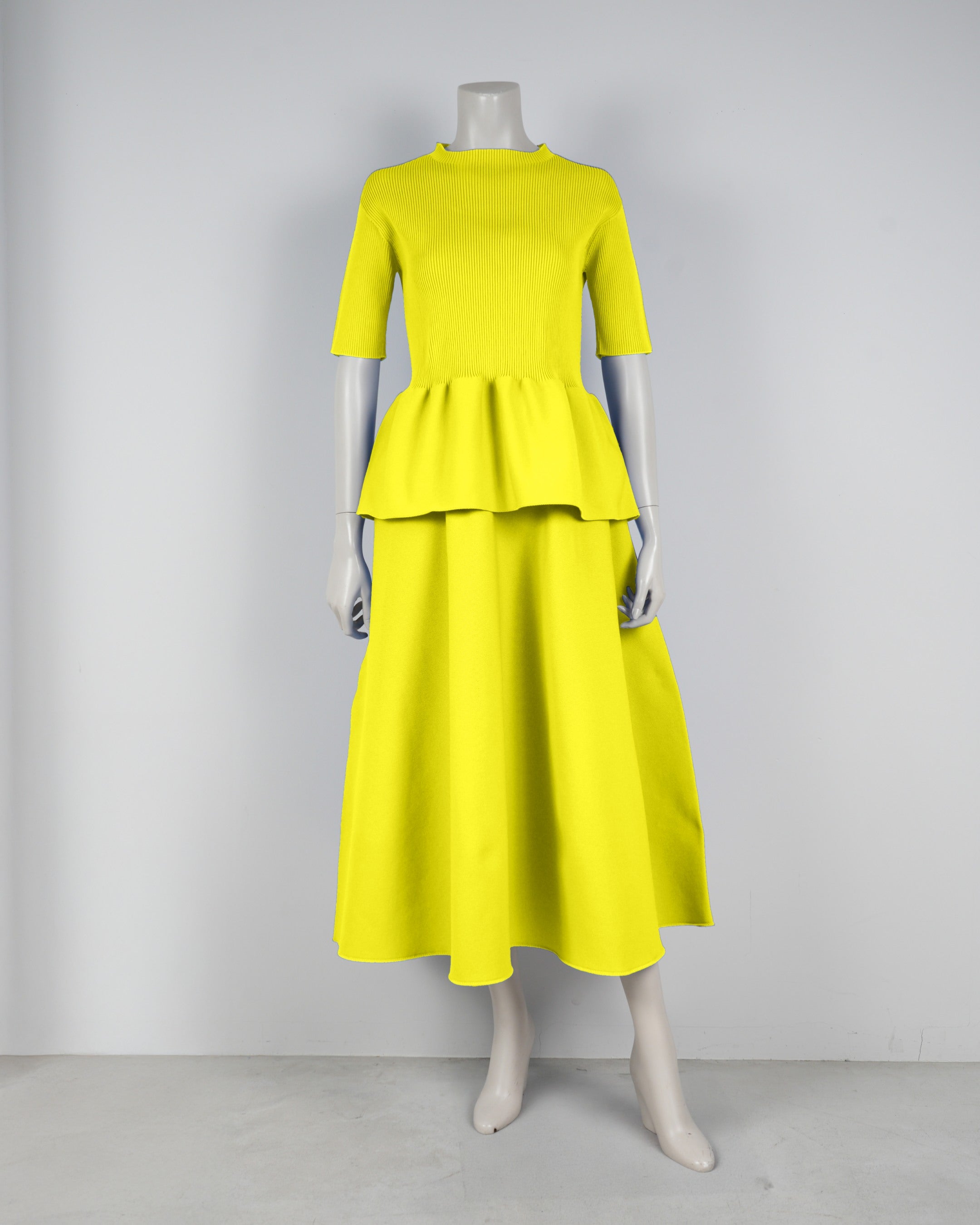 Short-sleeved peplum pullover x draped skirt