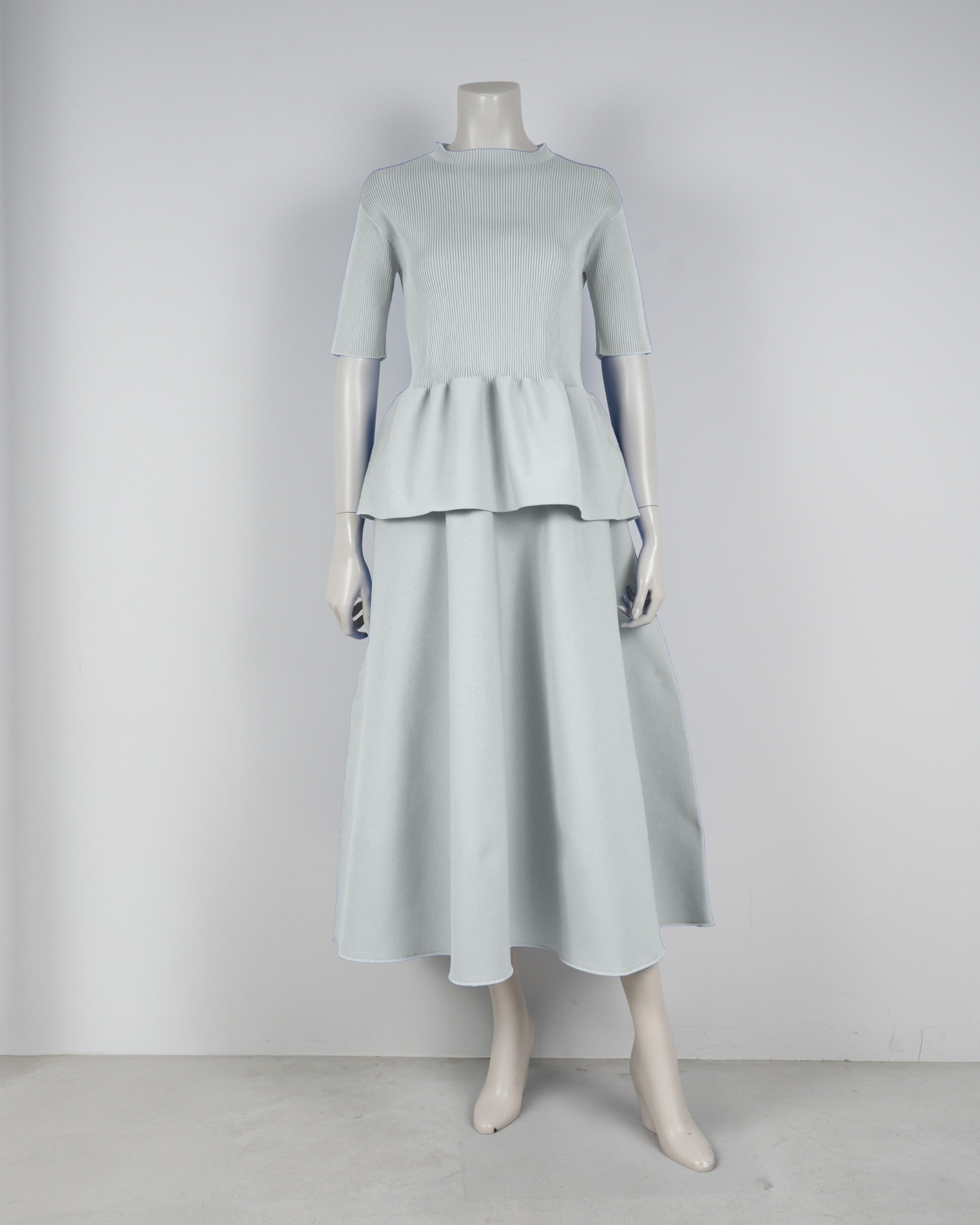 Short-sleeved peplum pullover x draped skirt