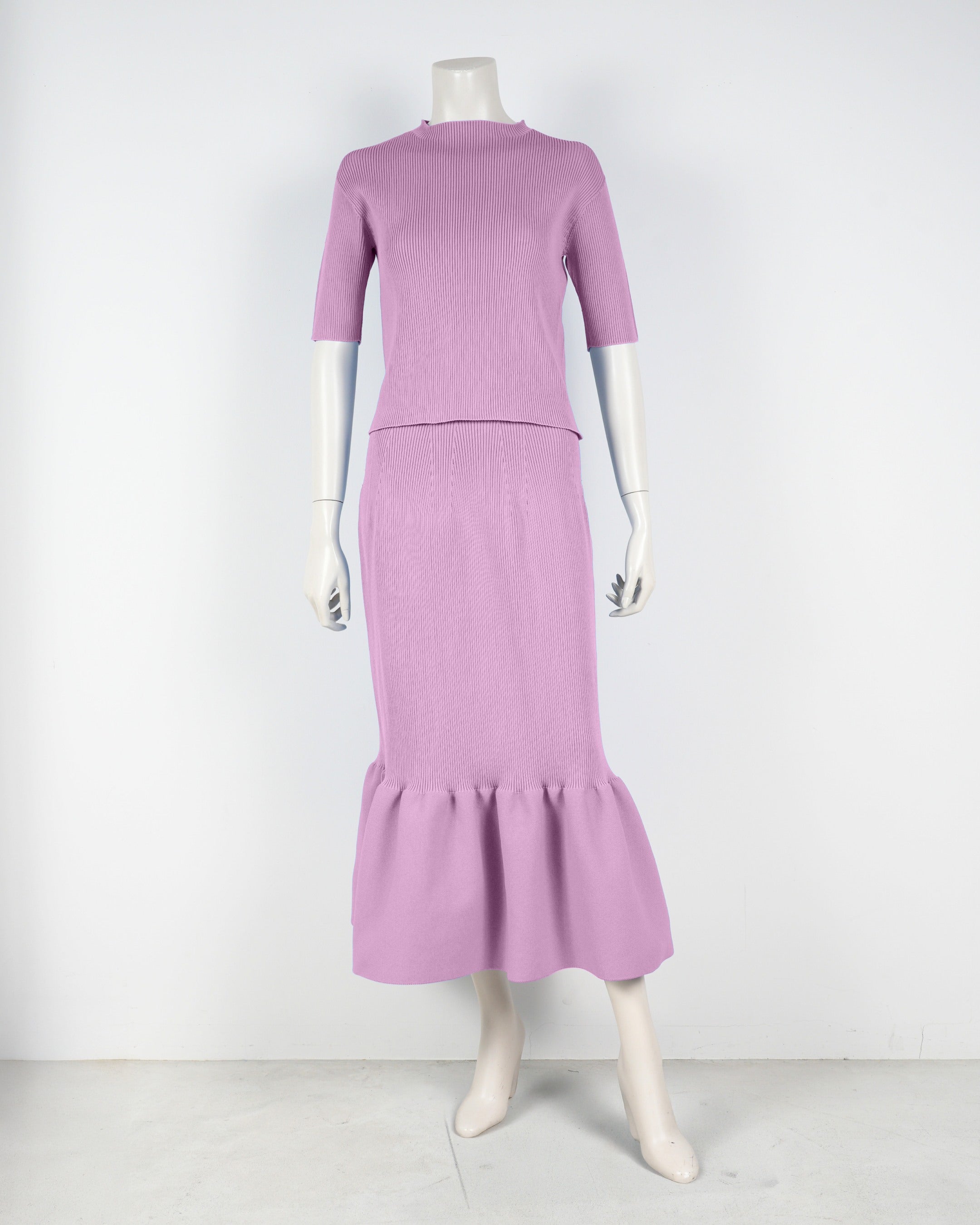 Short-sleeved pullover x mermaid skirt