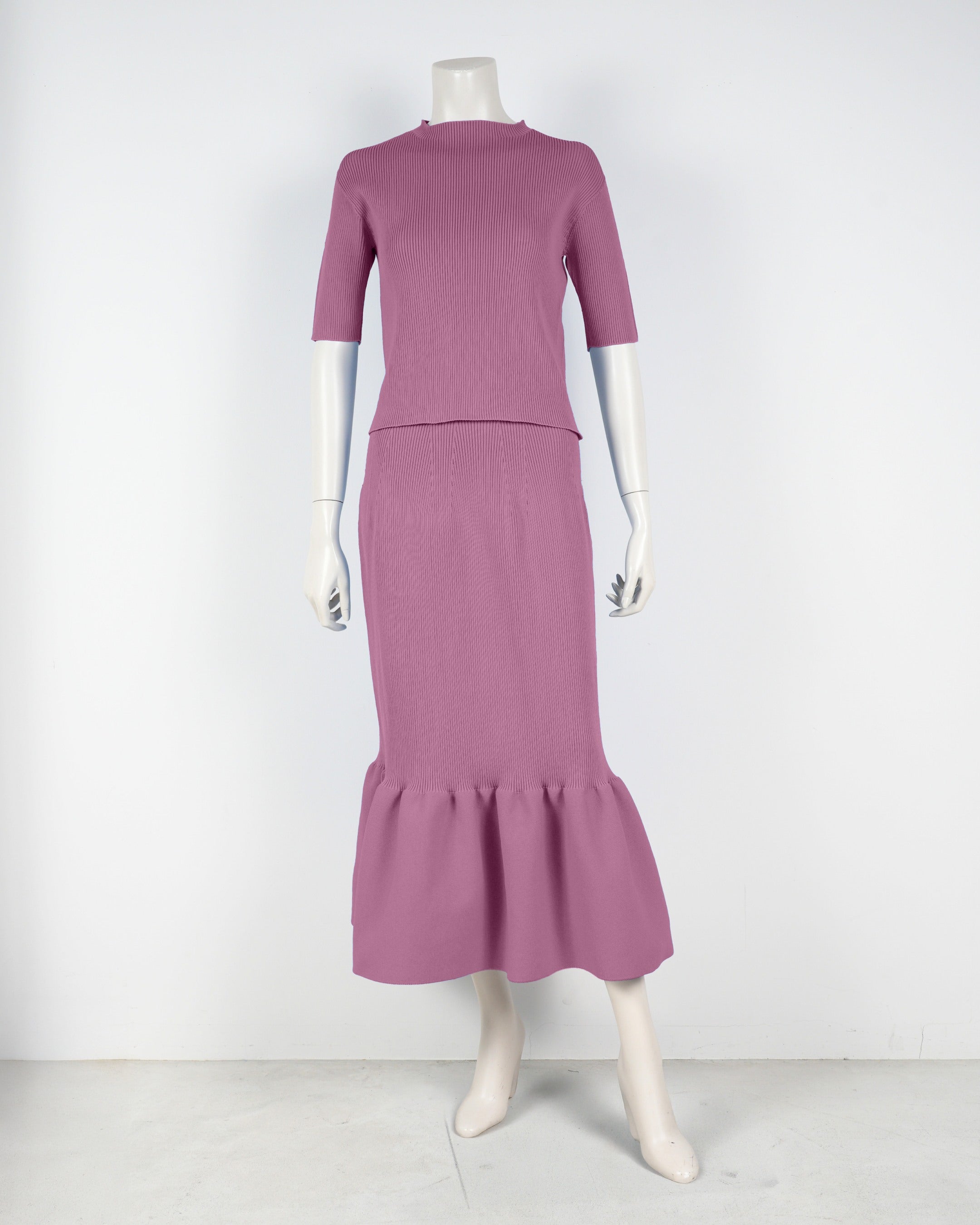 Short-sleeved pullover x mermaid skirt