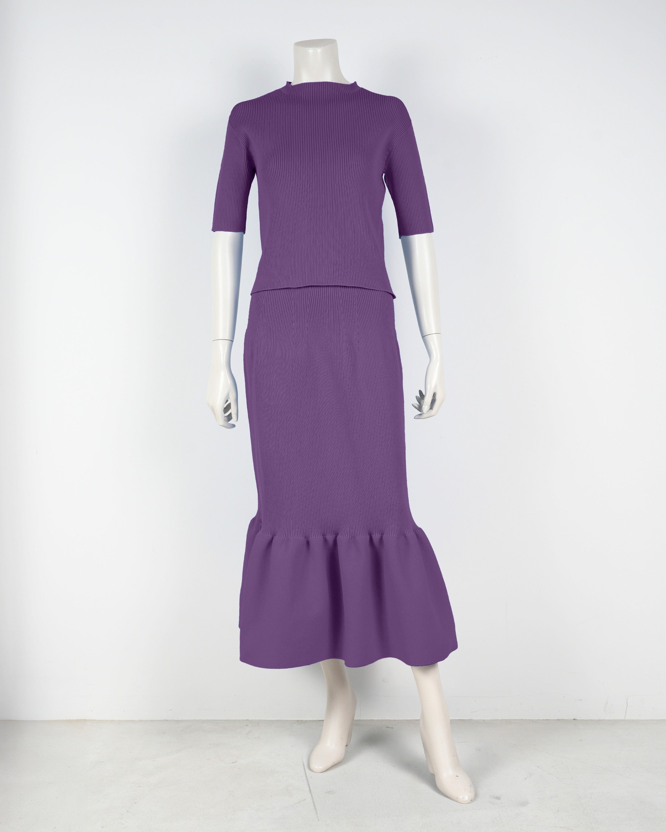 Short-sleeved pullover x mermaid skirt