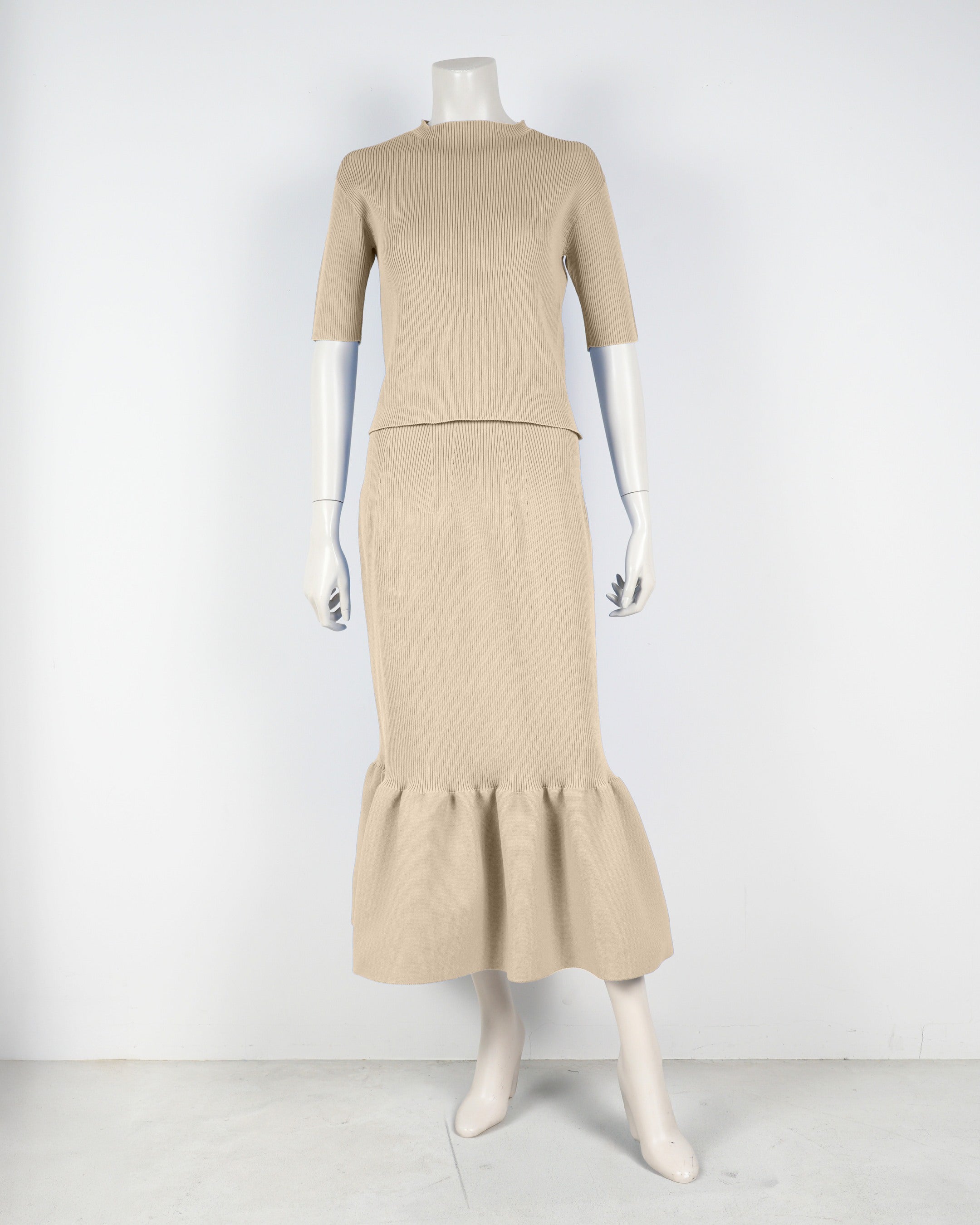 半袖プルオーバー×マーメイドスカート