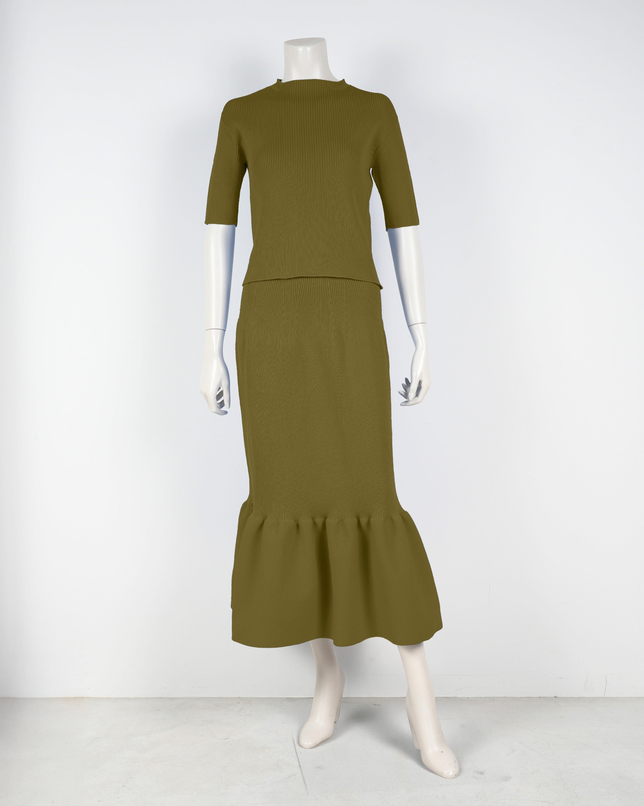 半袖プルオーバー×マーメイドスカート