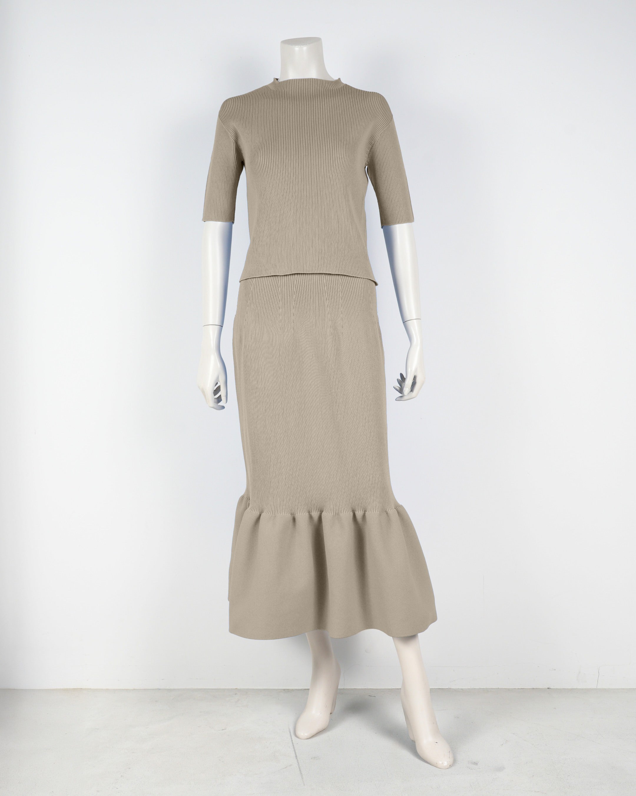 半袖プルオーバー×マーメイドスカート