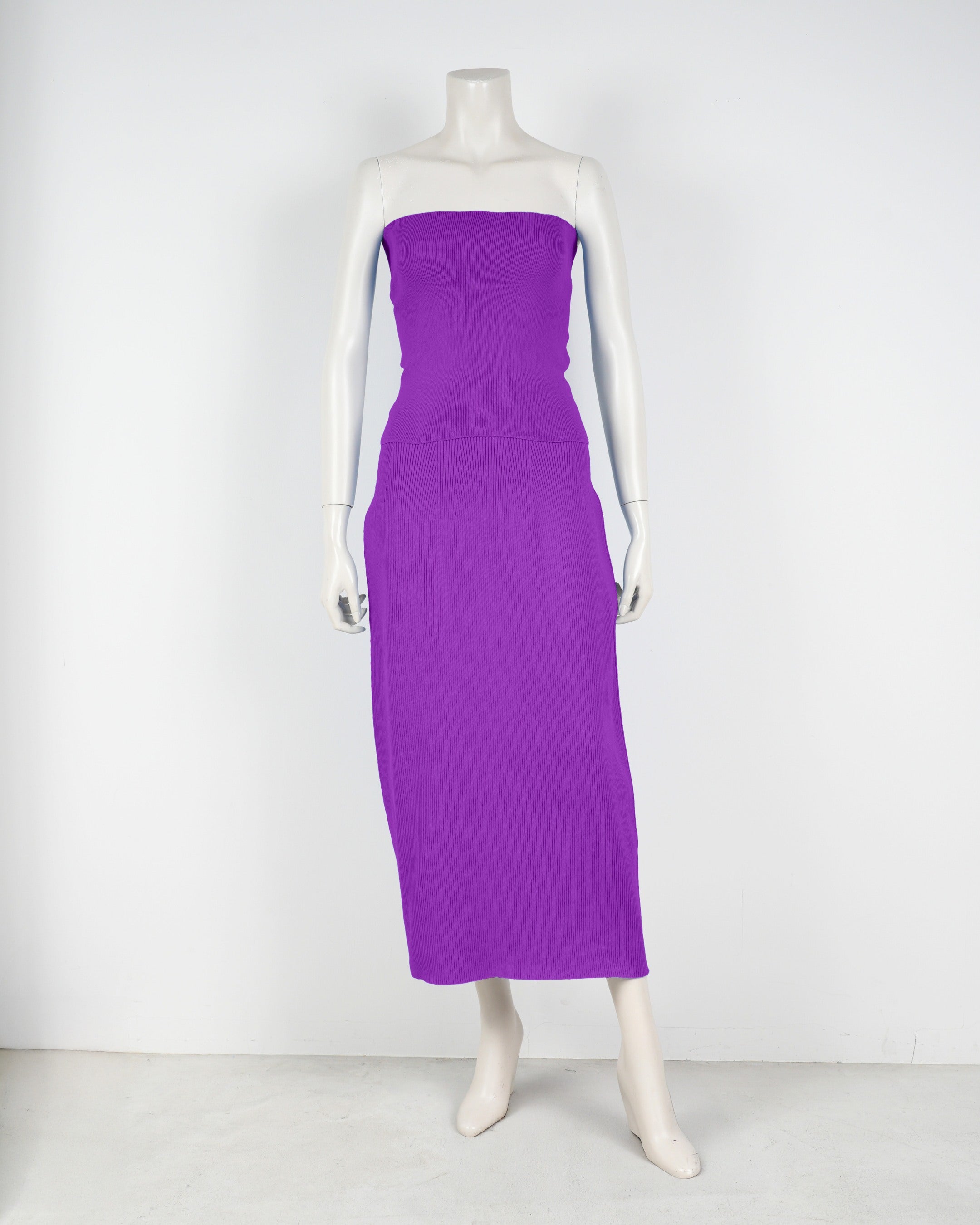 Strapless top x tight skirt