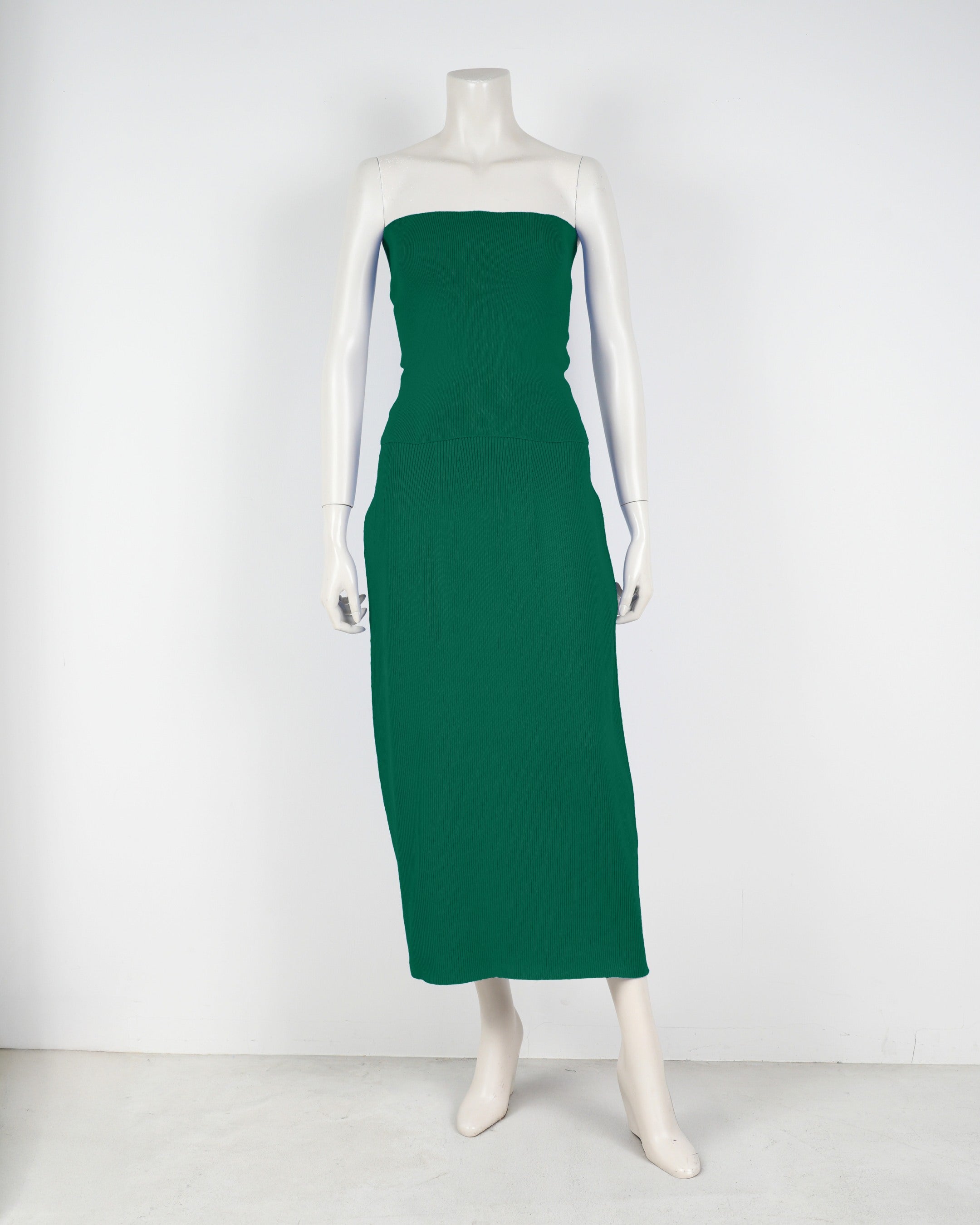 Strapless top x tight skirt