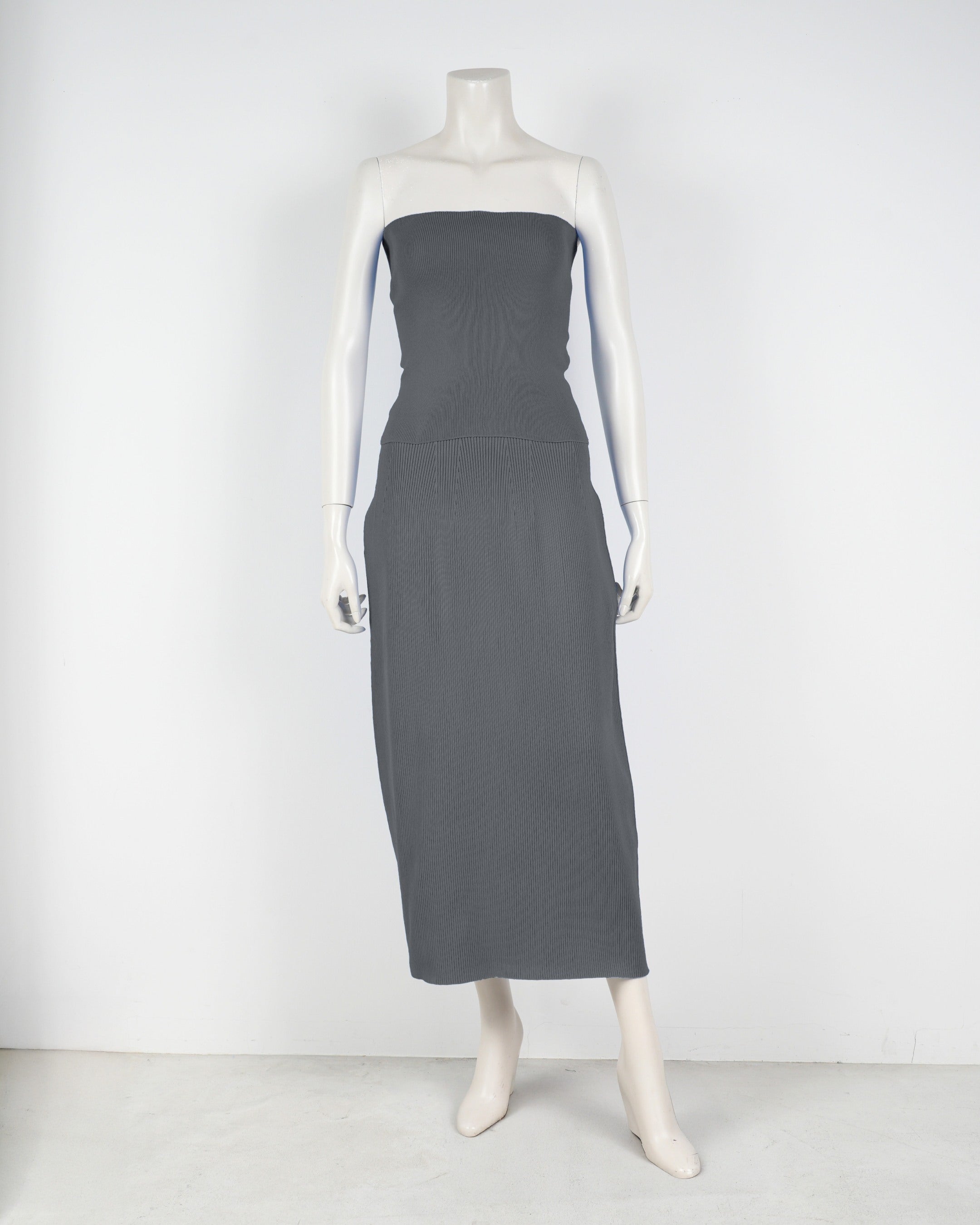 Strapless top x tight skirt