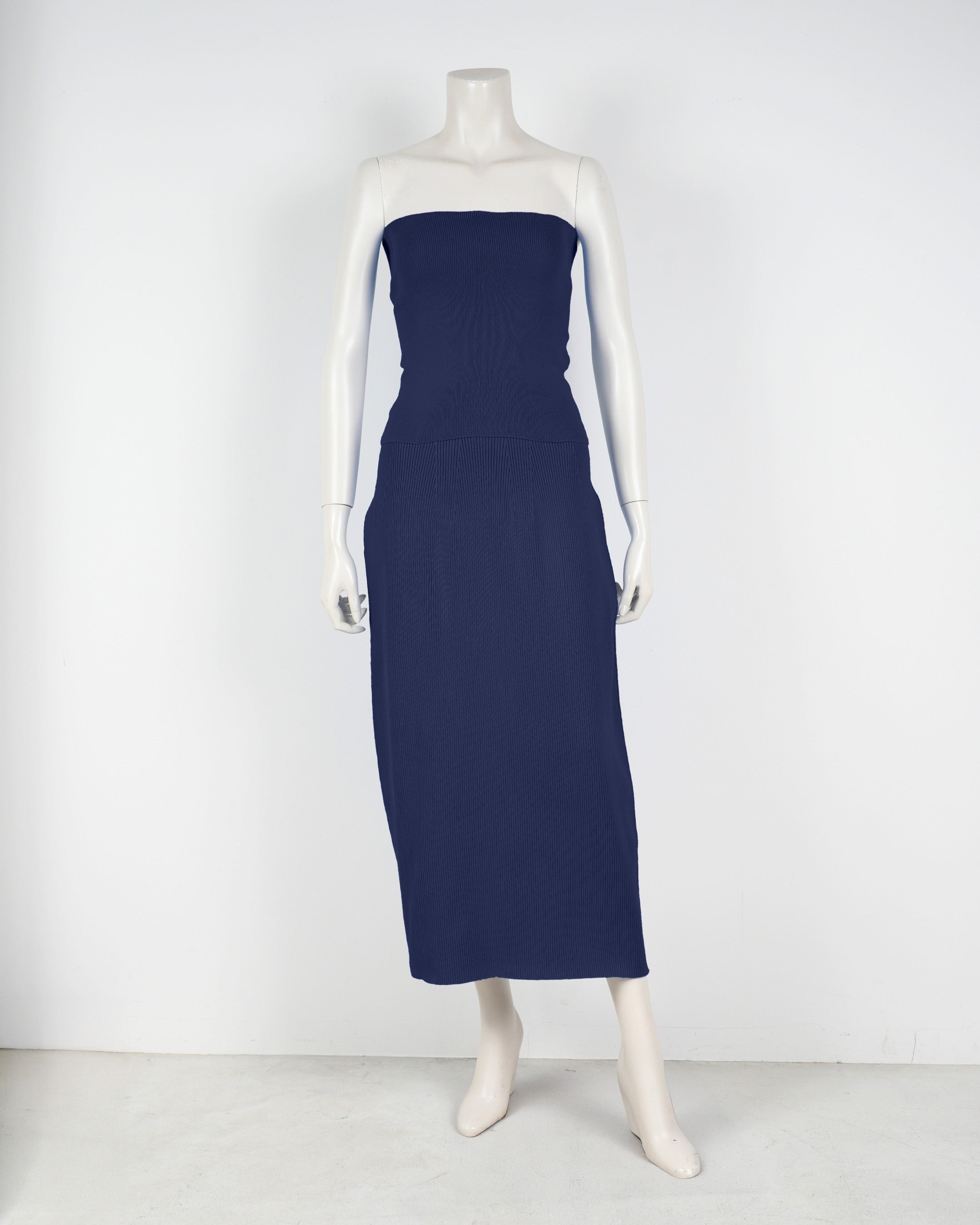 Strapless top x tight skirt