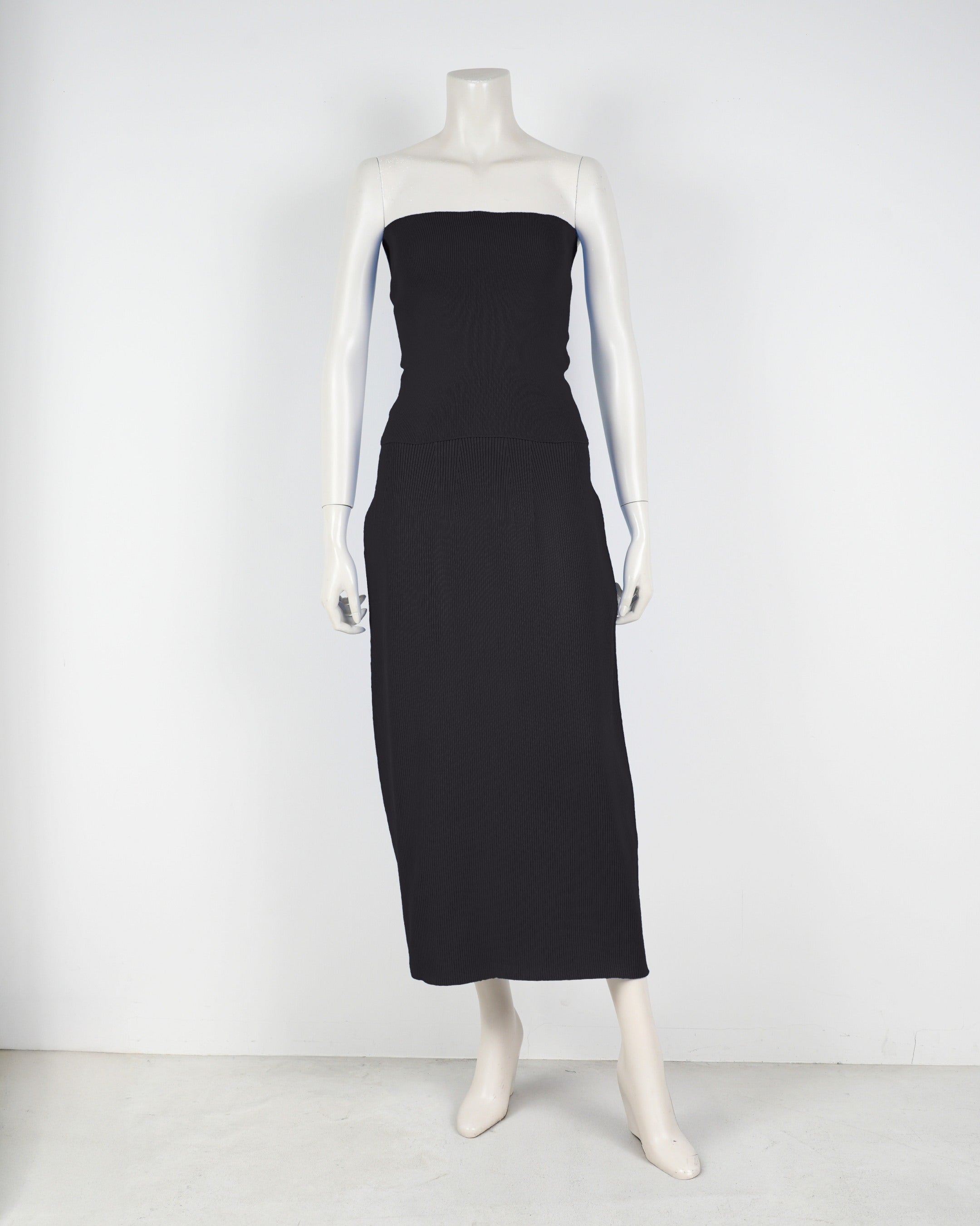 Strapless top x tight skirt