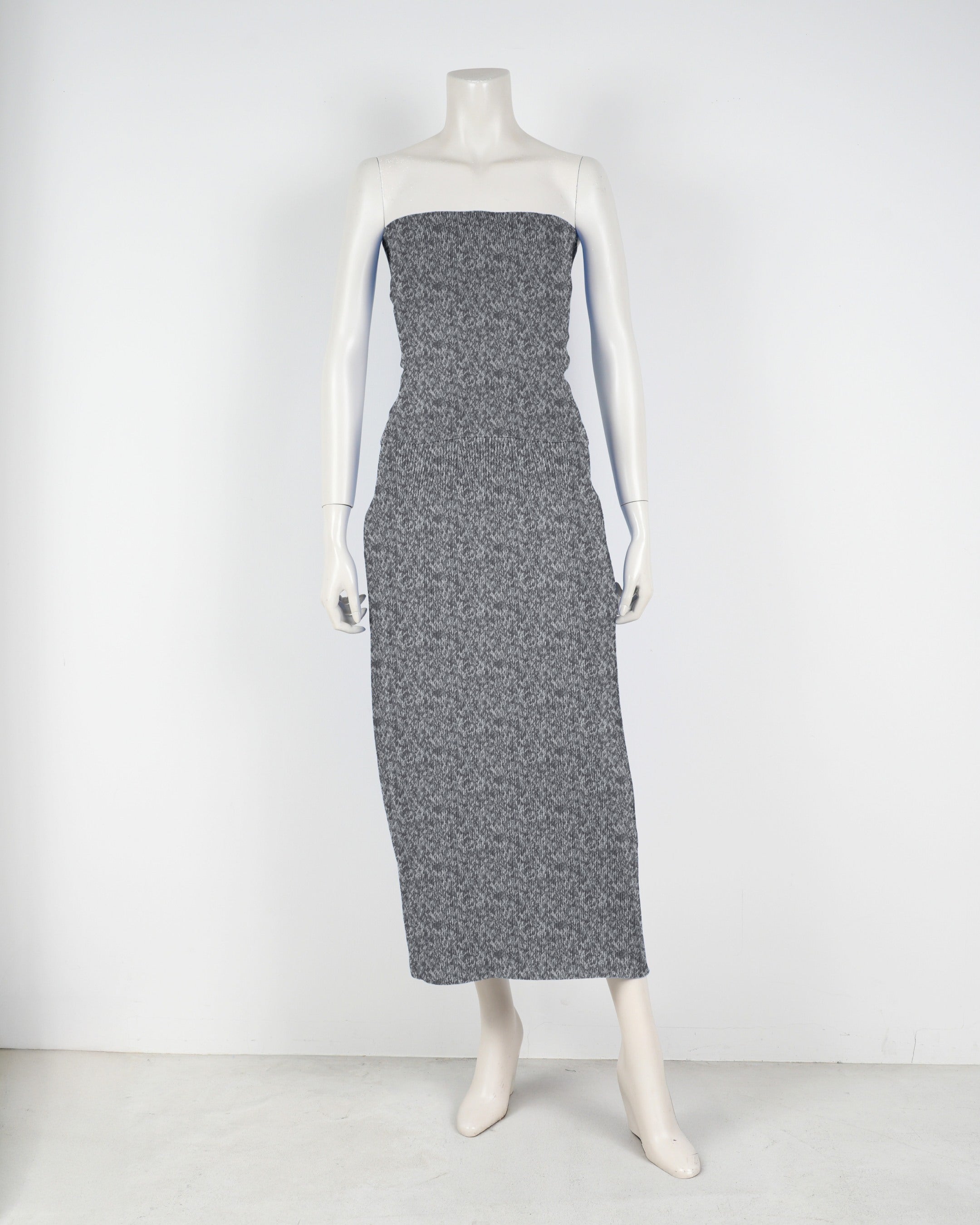 Strapless top x tight skirt
