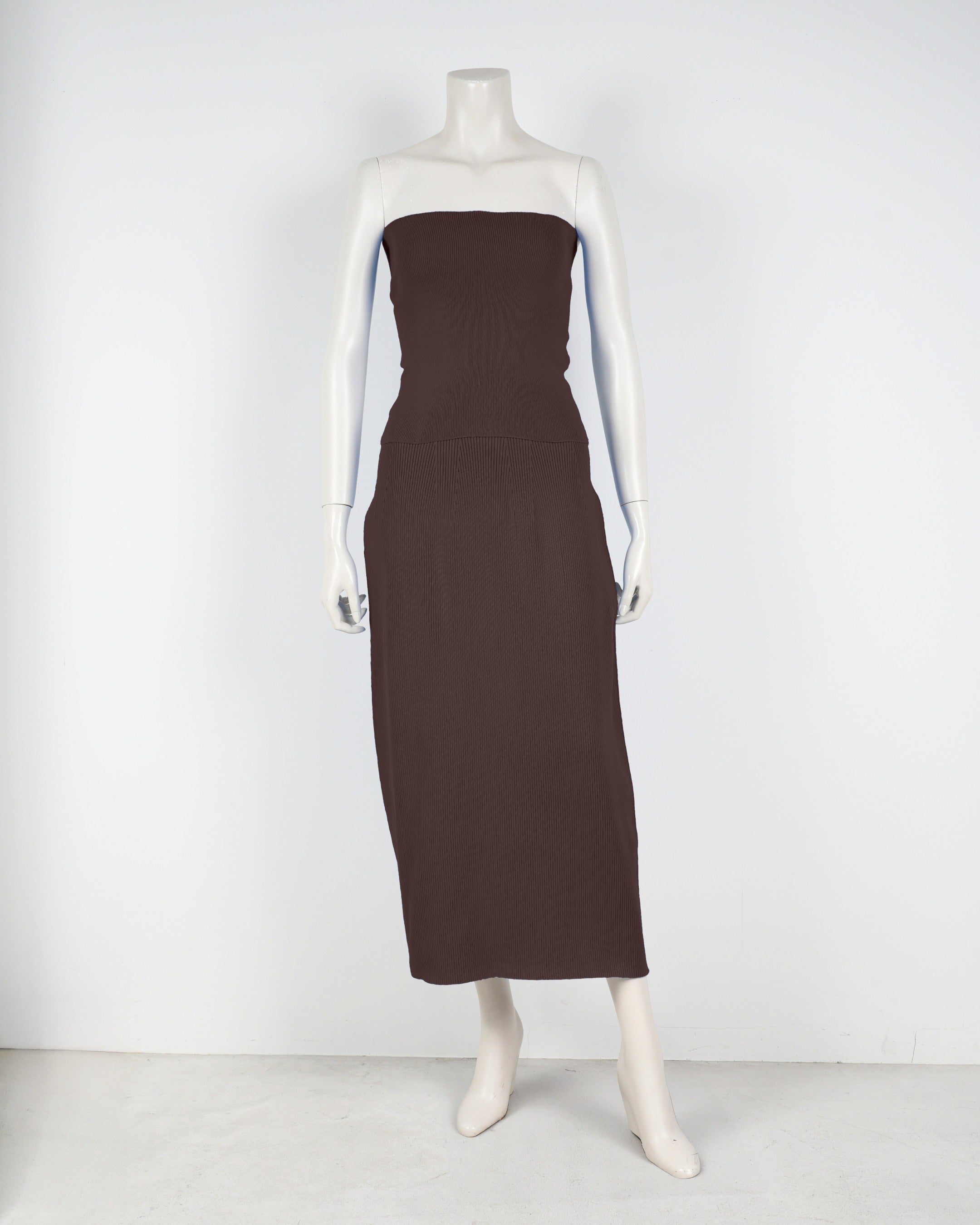 Strapless top x tight skirt