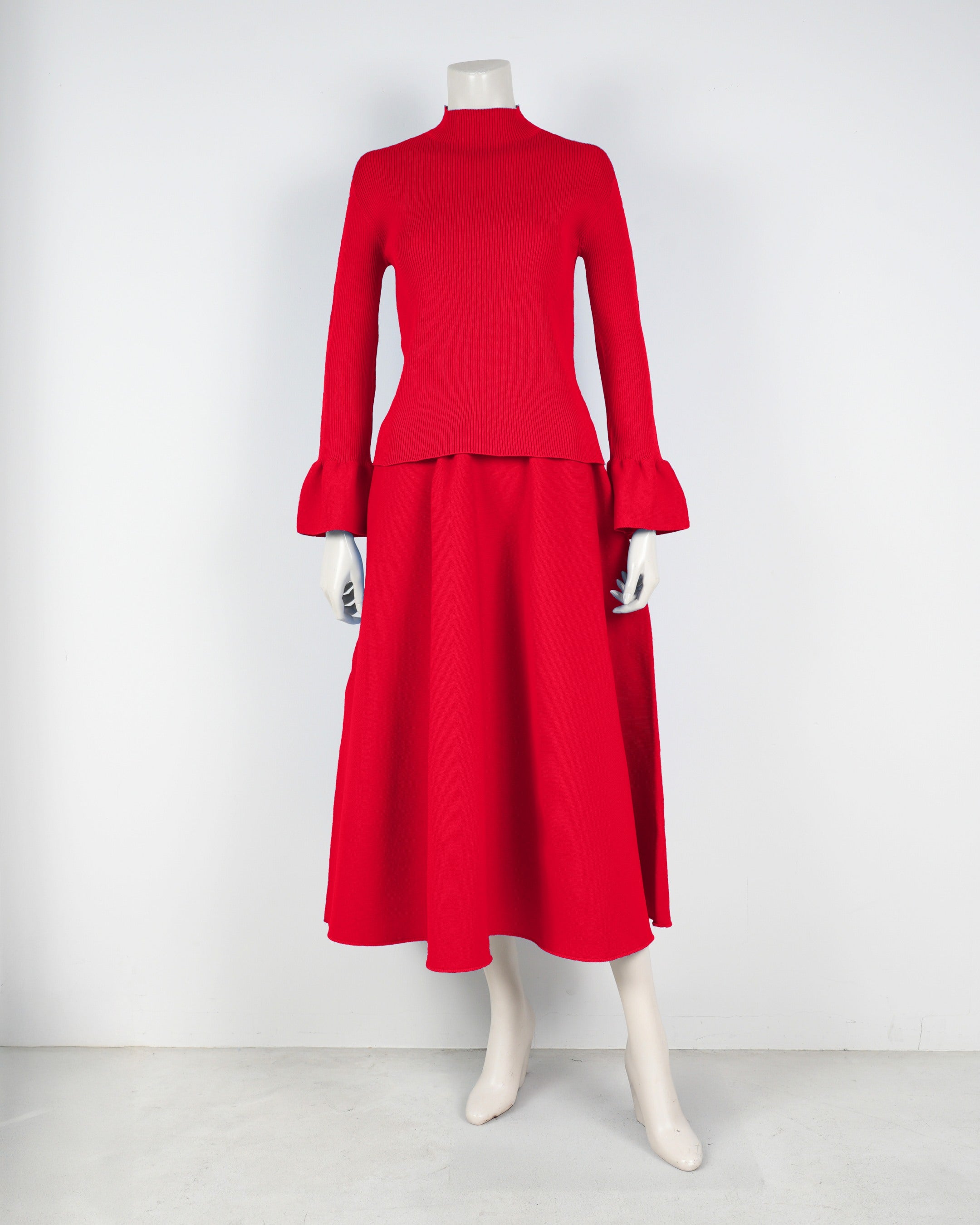 Bell sleeve pullover x draped skirt
