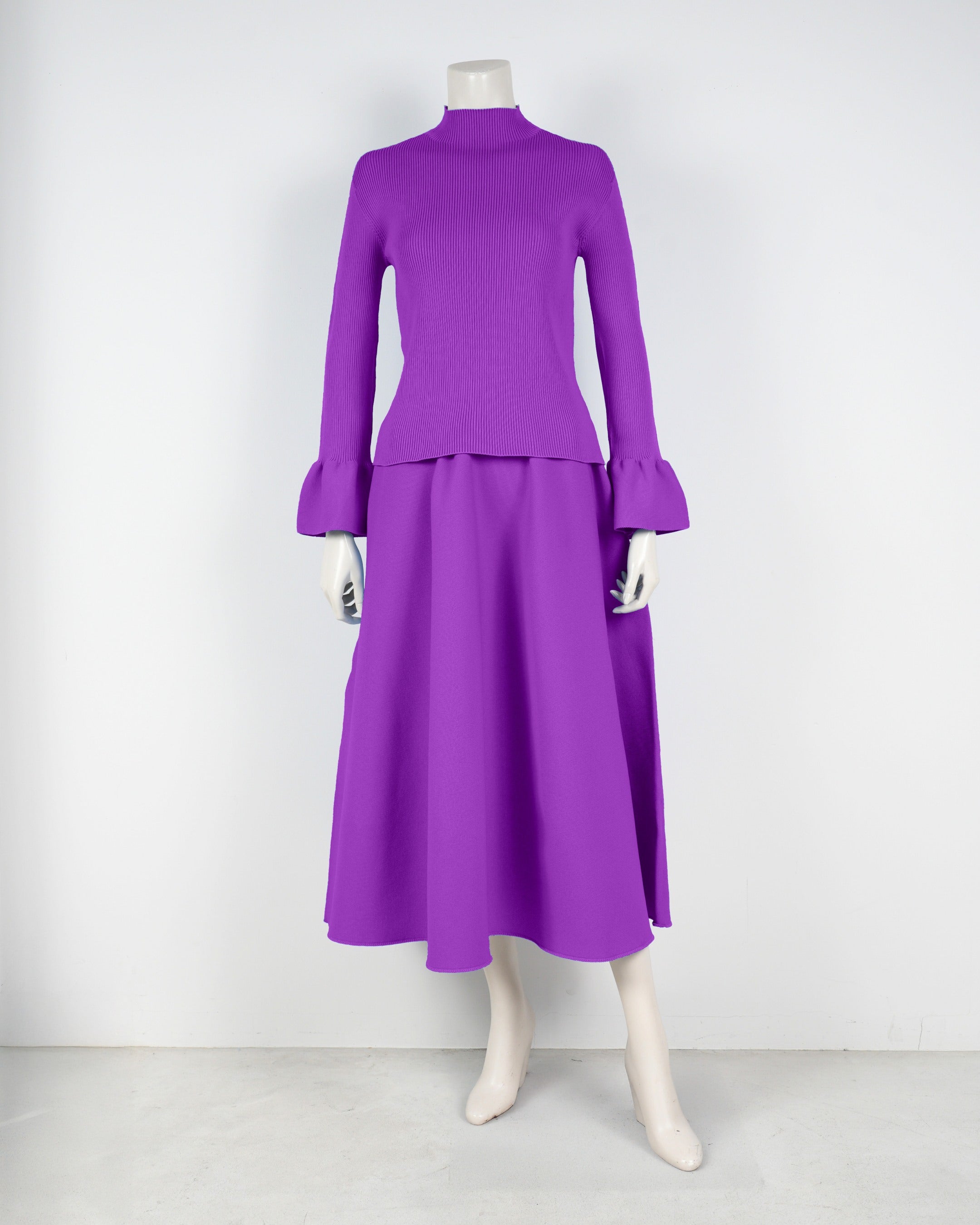 Bell sleeve pullover x draped skirt