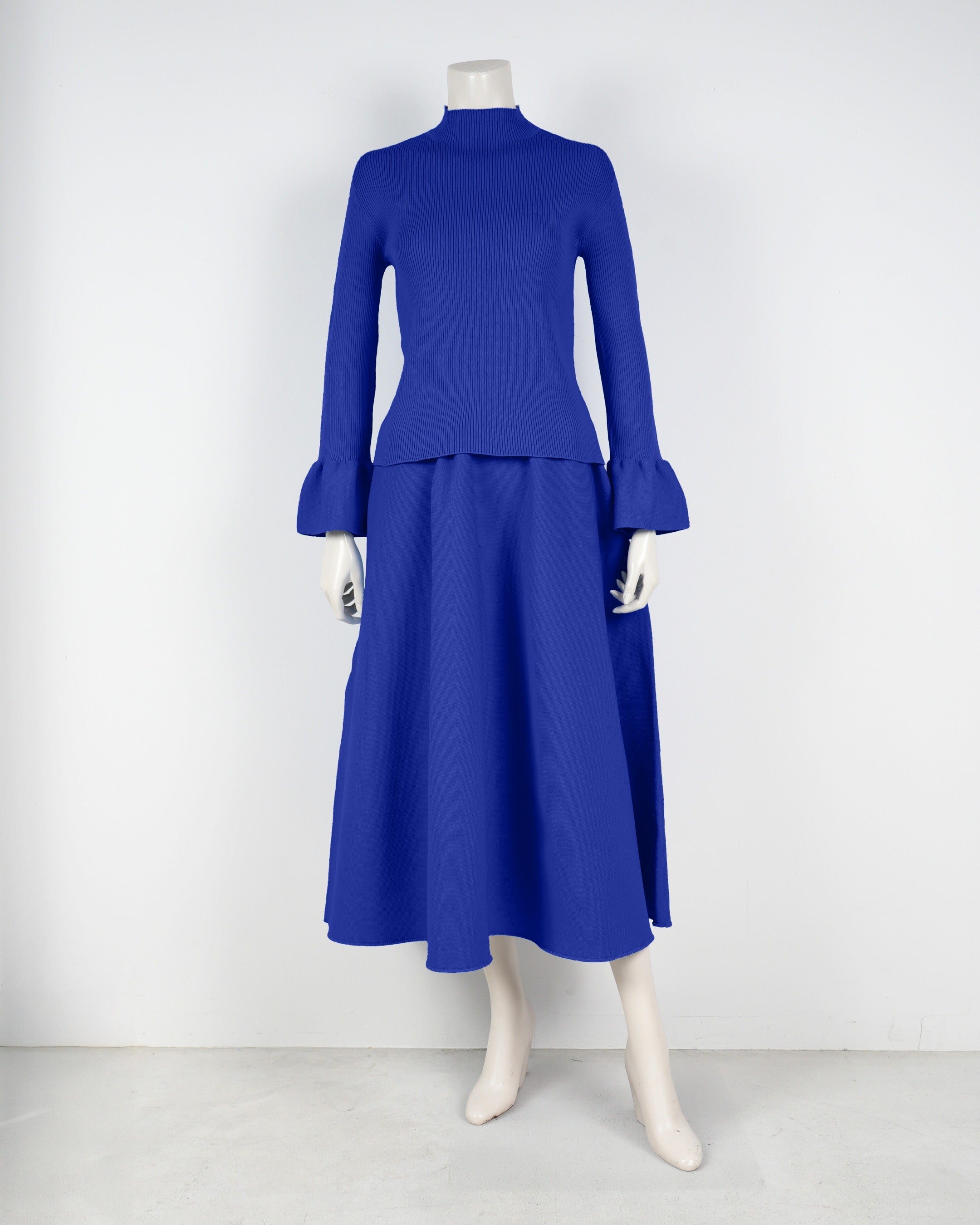 Bell sleeve pullover x draped skirt