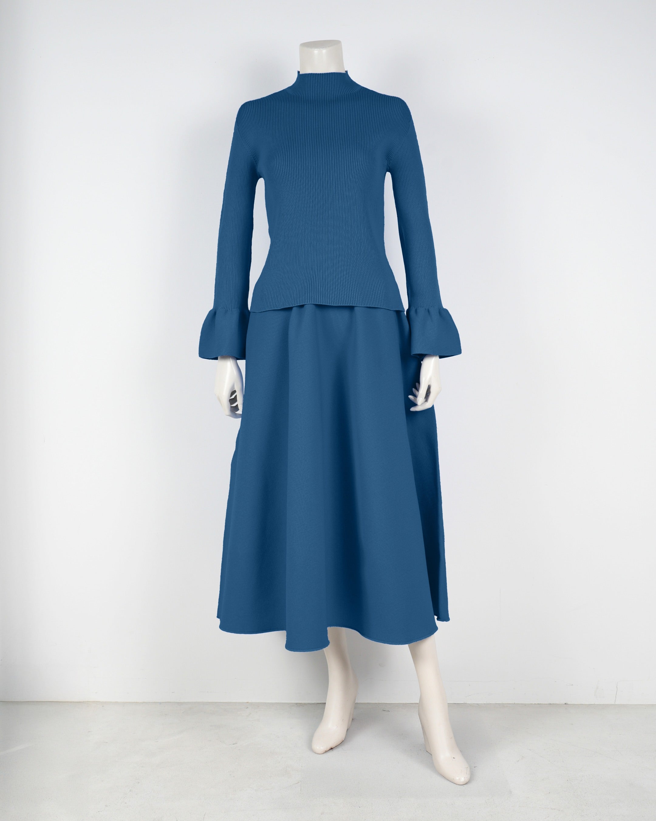Bell sleeve pullover x draped skirt