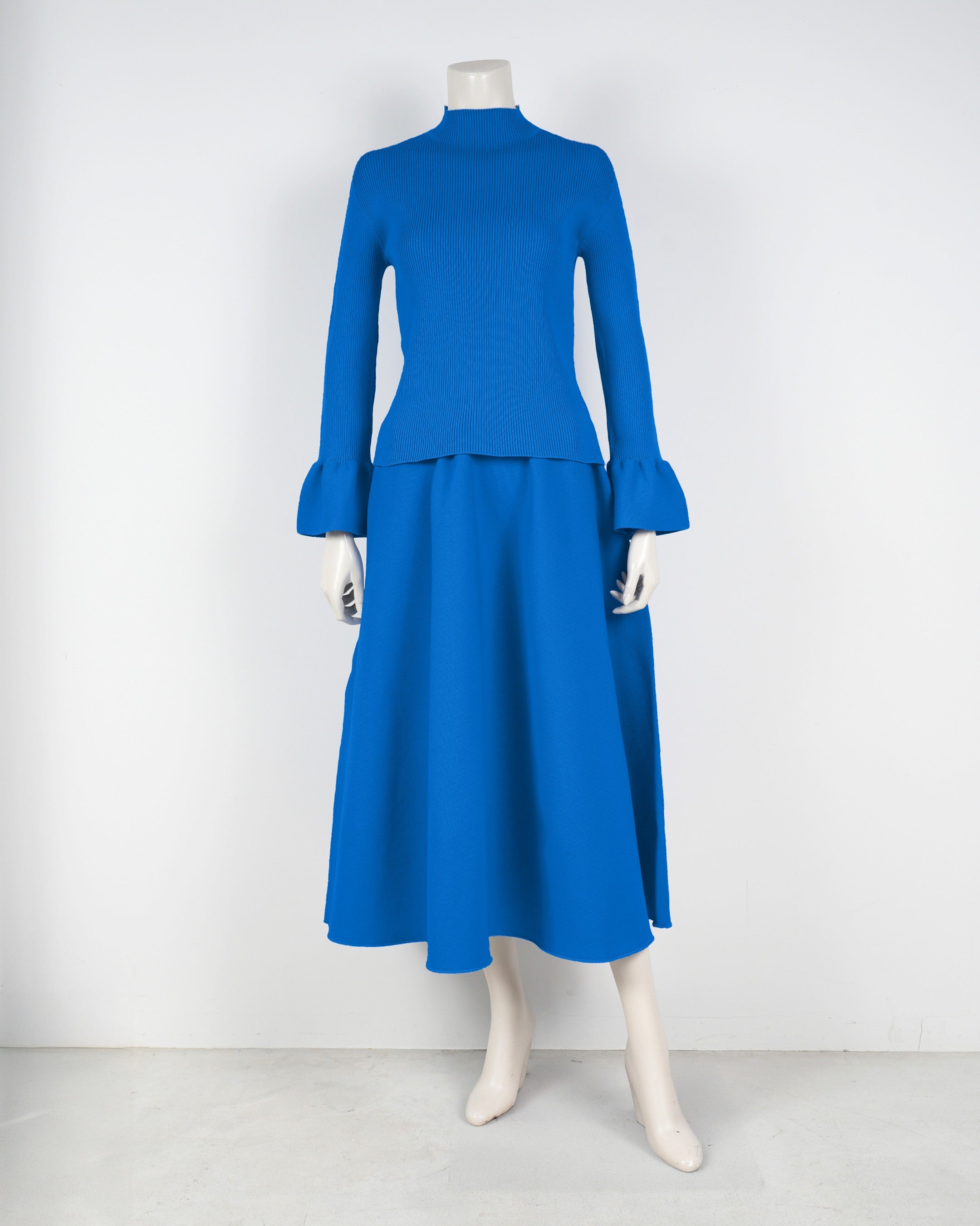 Bell sleeve pullover x draped skirt
