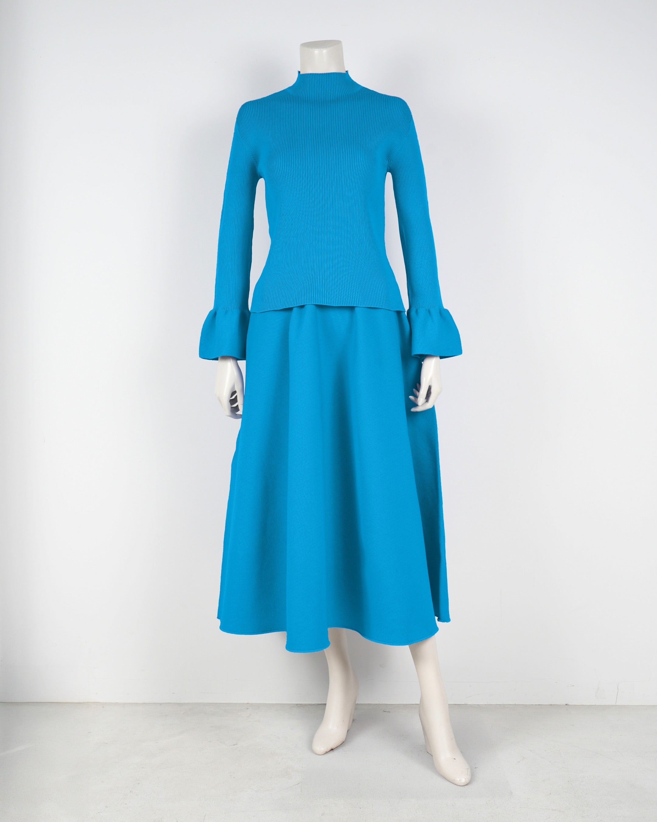 Bell sleeve pullover x draped skirt