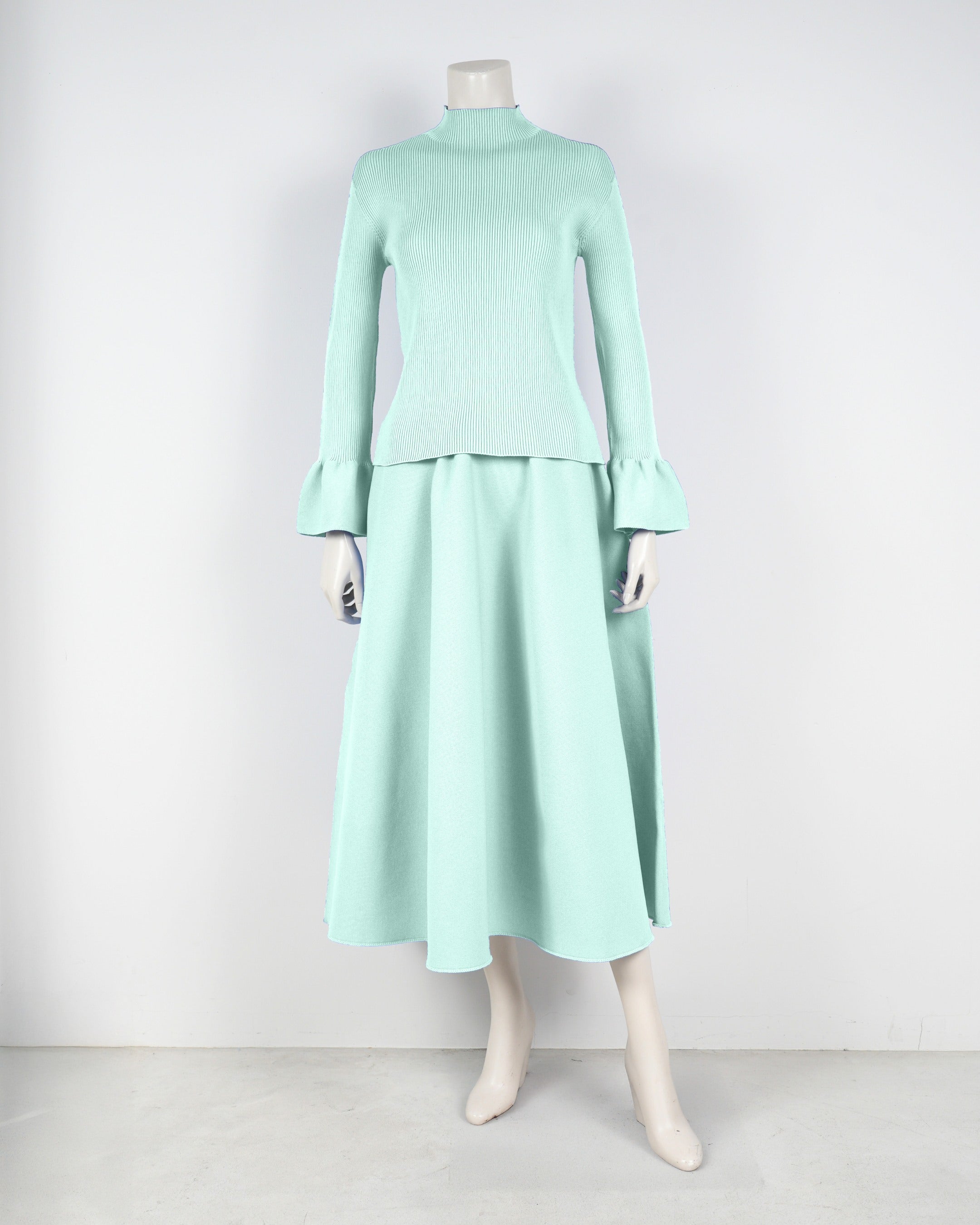 Bell sleeve pullover x draped skirt