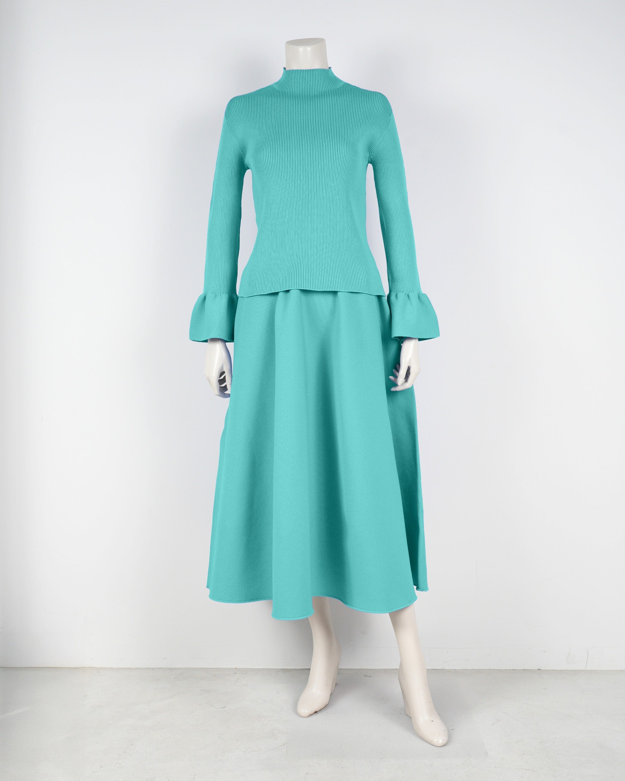 Bell sleeve pullover x draped skirt