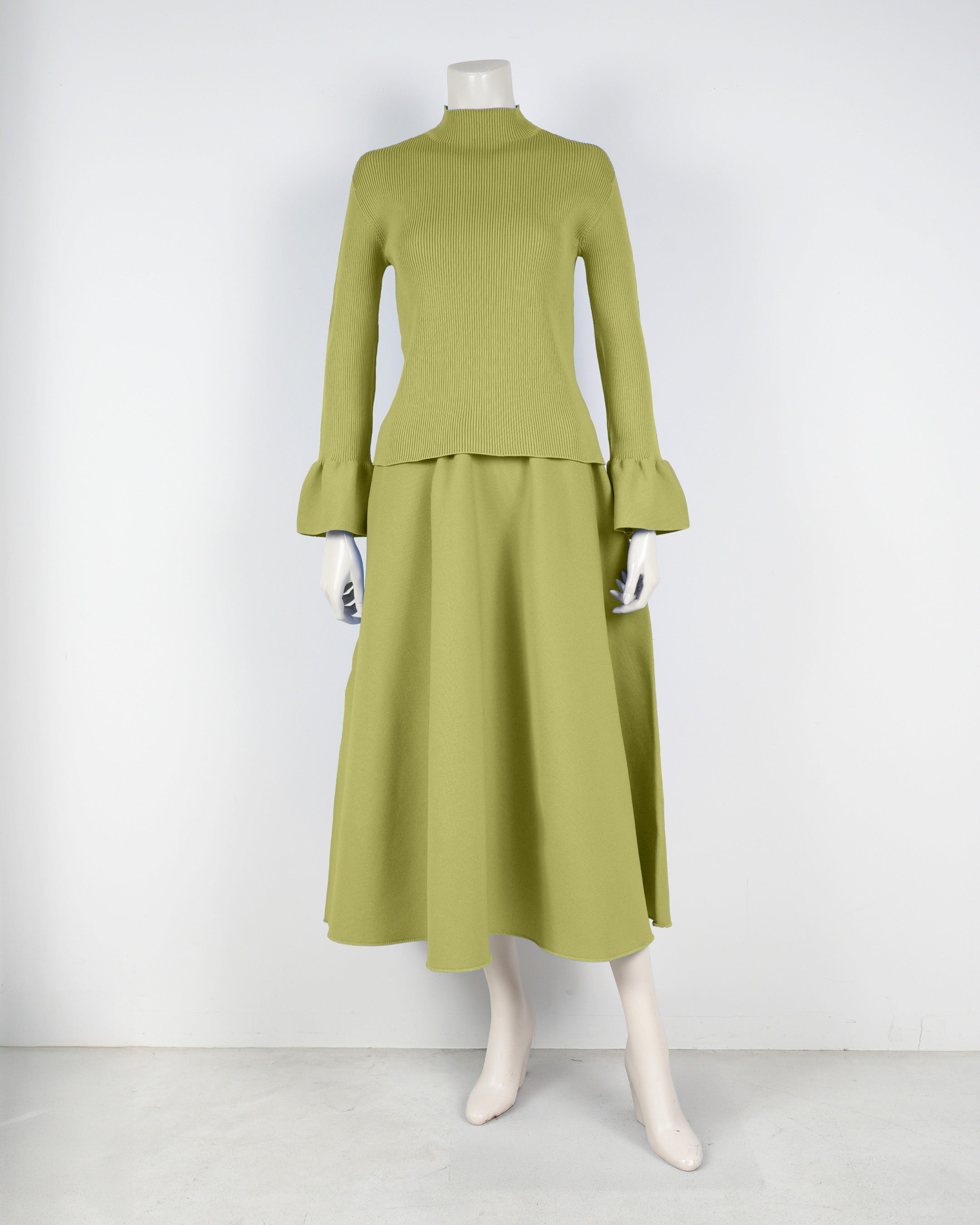 Bell sleeve pullover x draped skirt