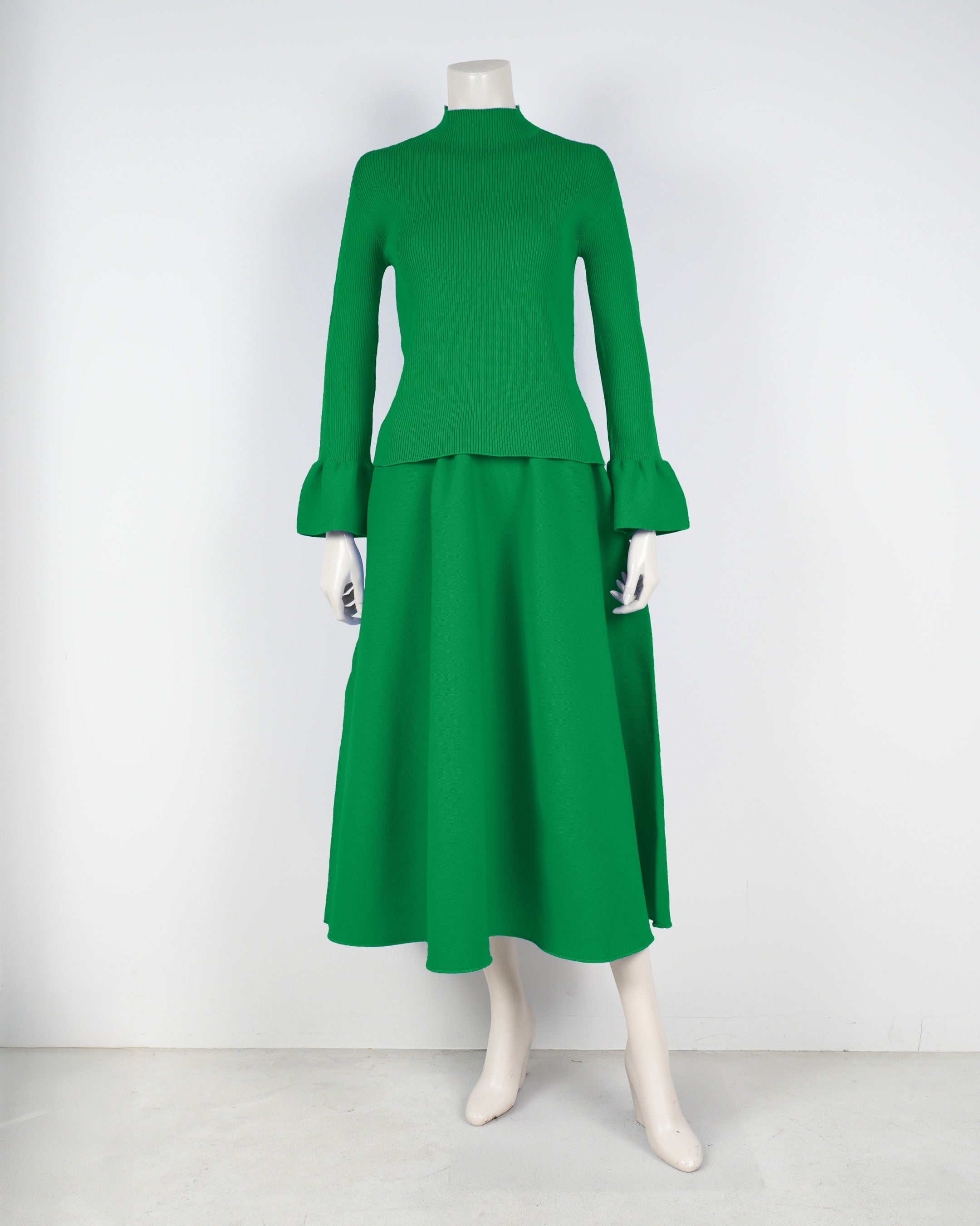 Bell sleeve pullover x draped skirt