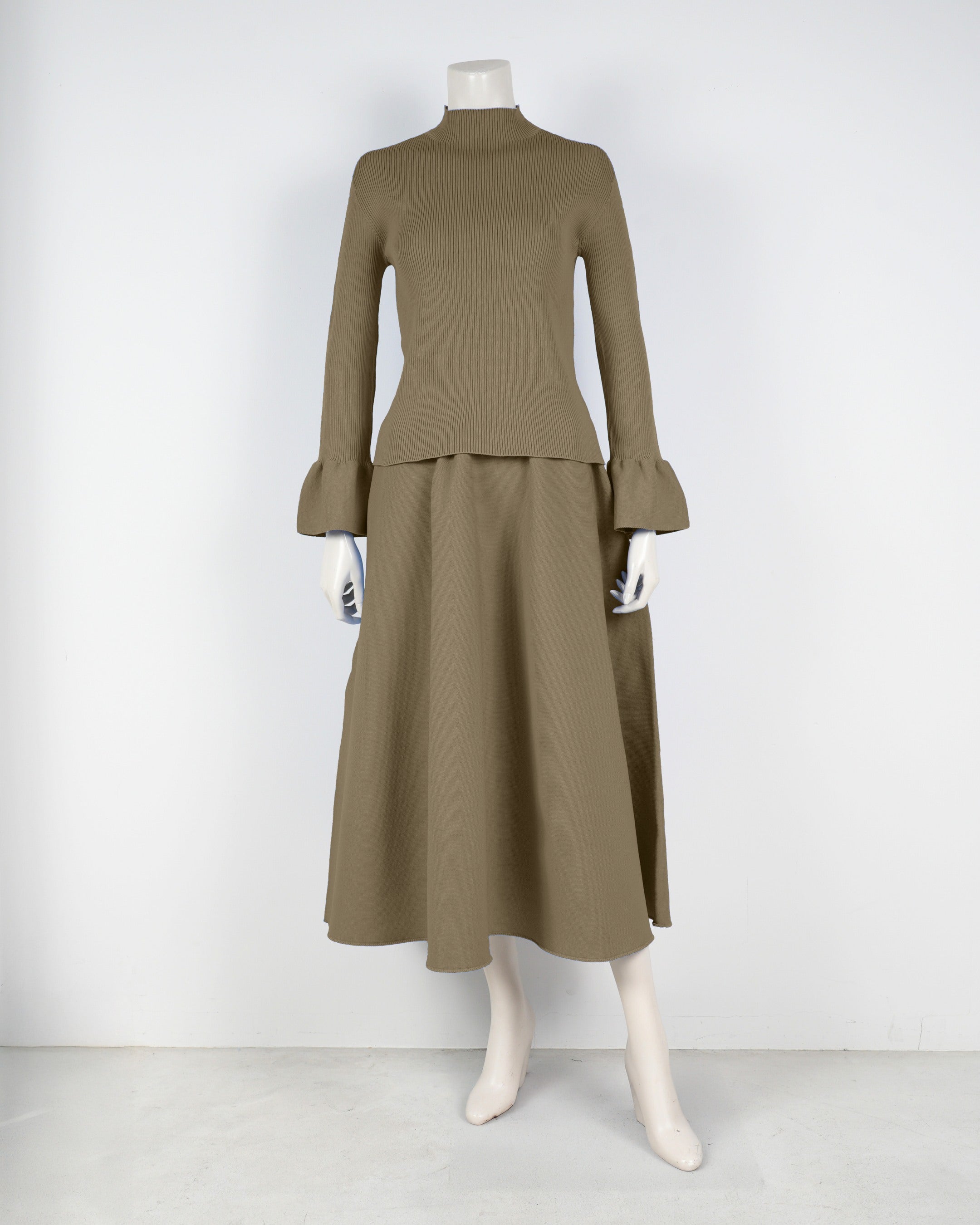 Bell sleeve pullover x draped skirt