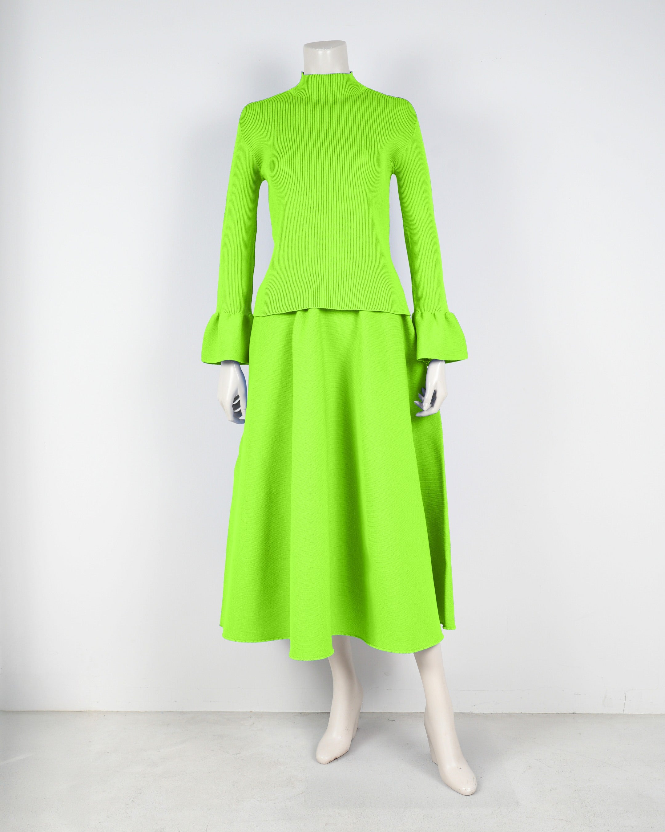 Bell sleeve pullover x draped skirt