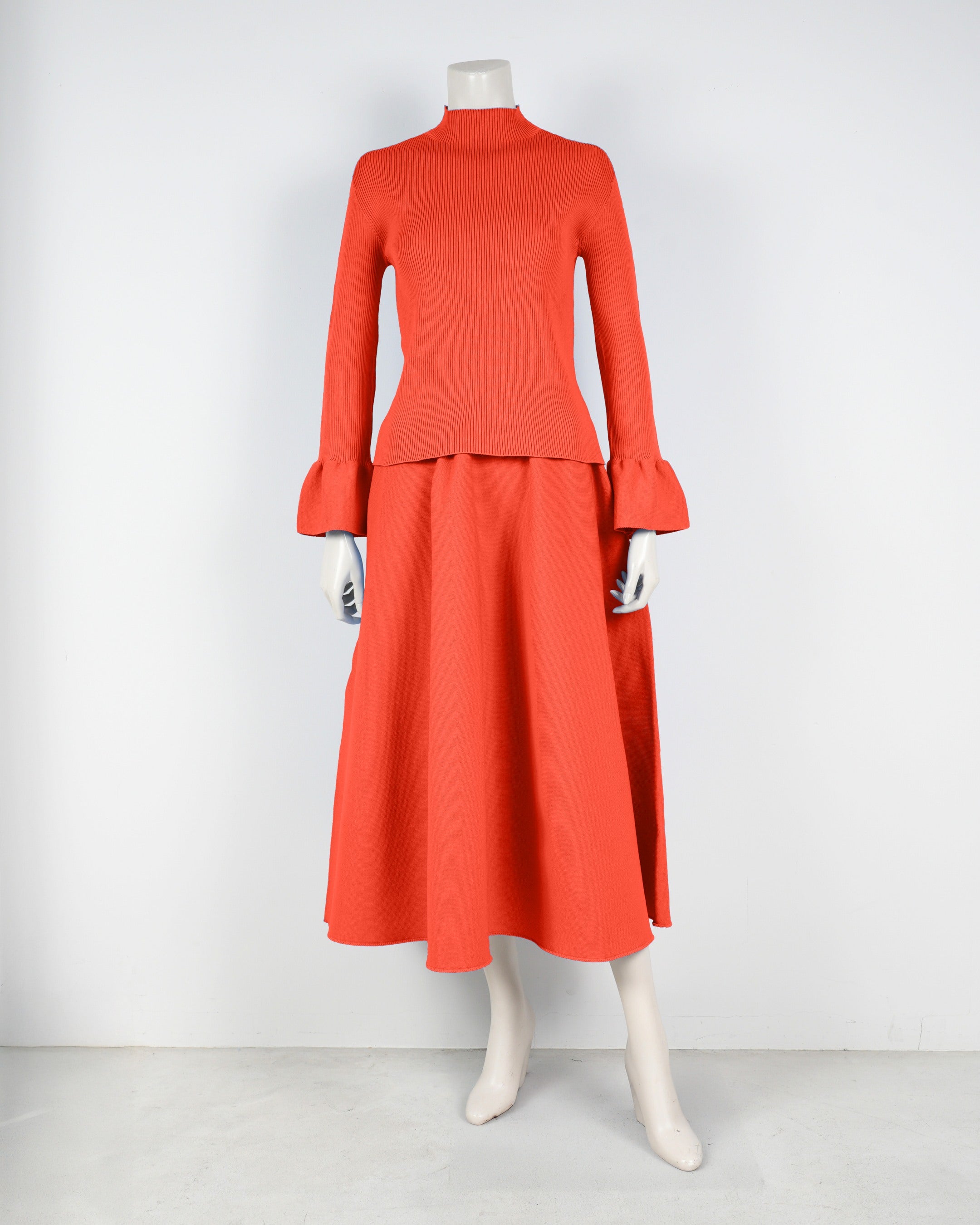 Bell sleeve pullover x draped skirt
