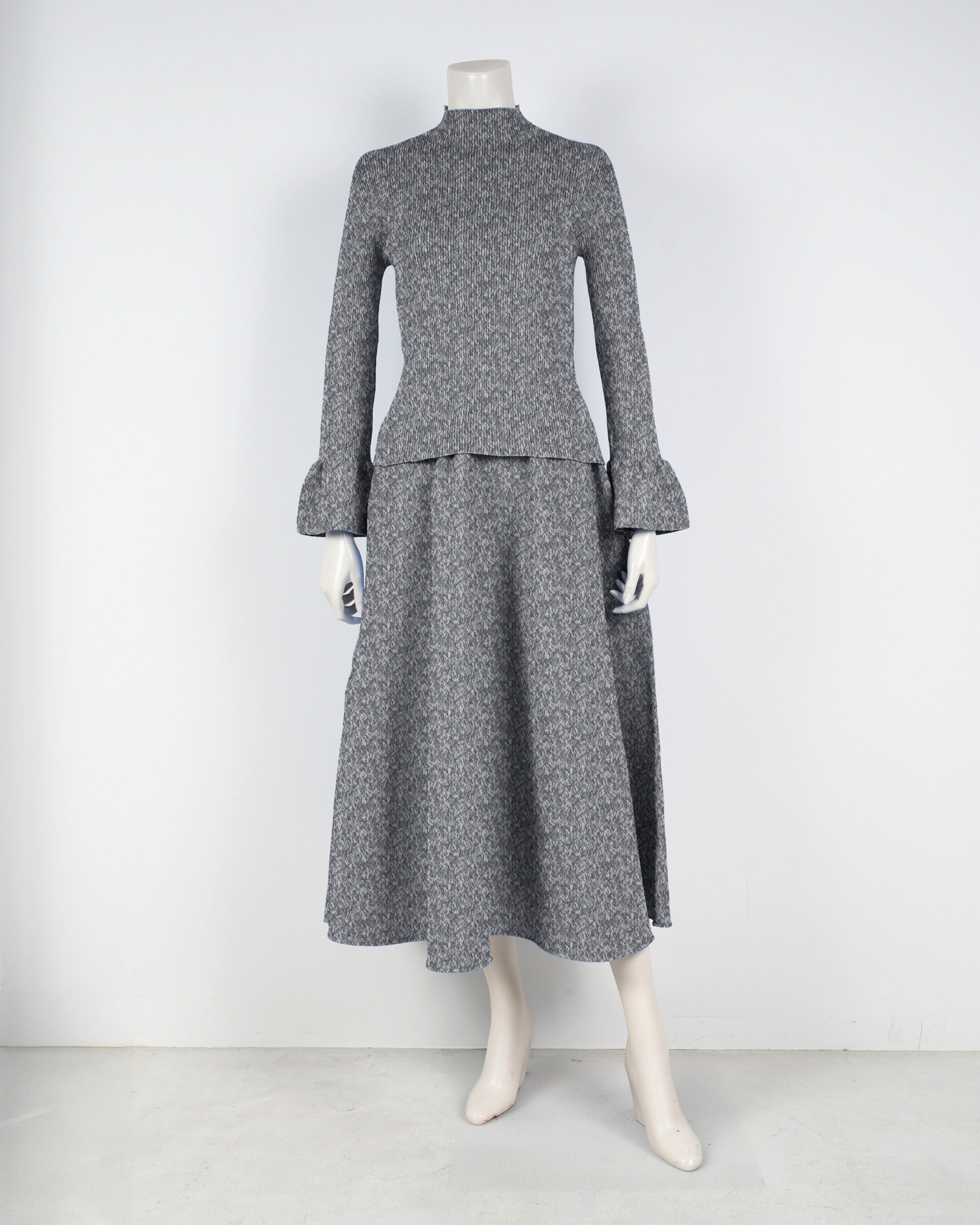 Bell sleeve pullover x draped skirt