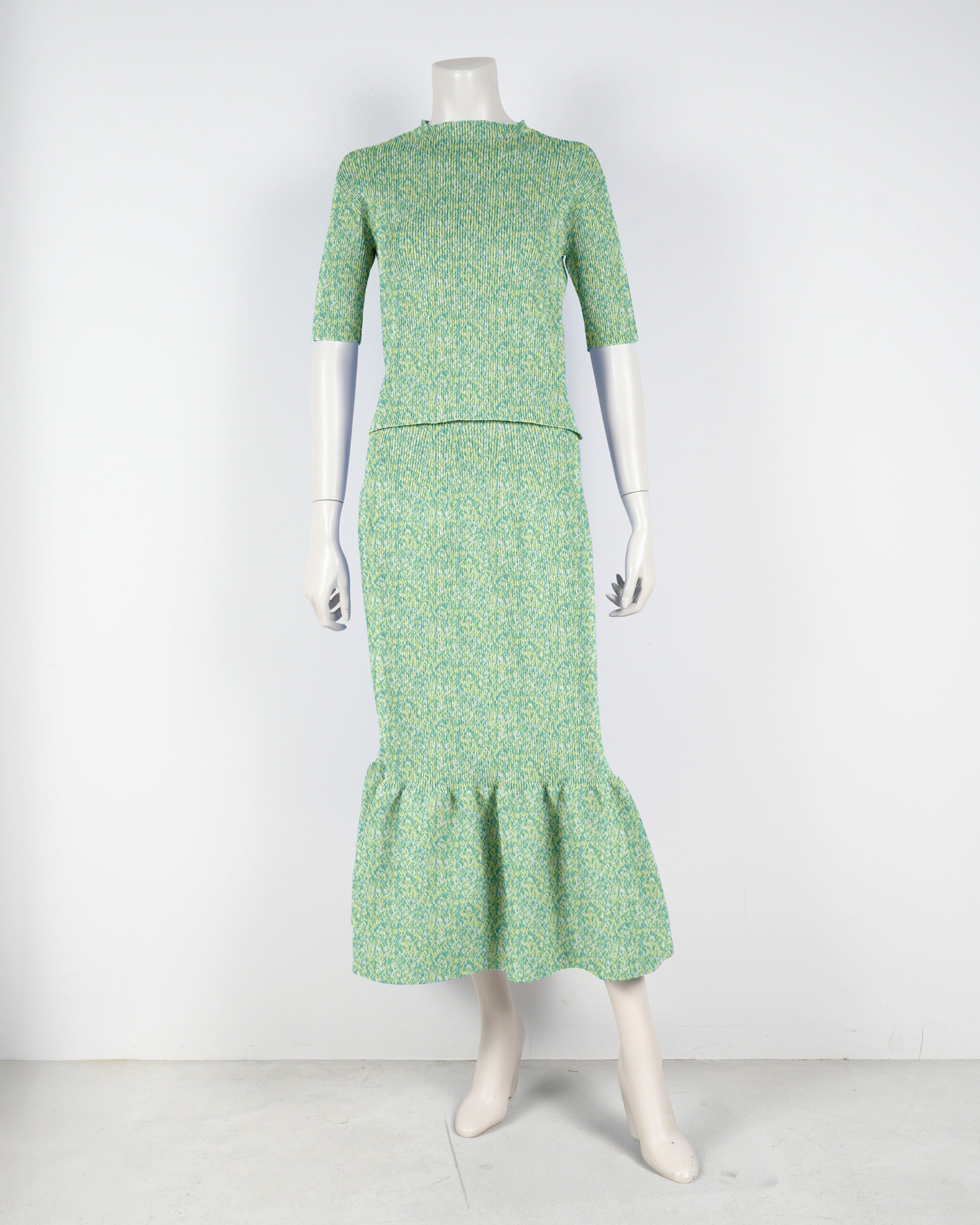 半袖プルオーバー×マーメイドスカート