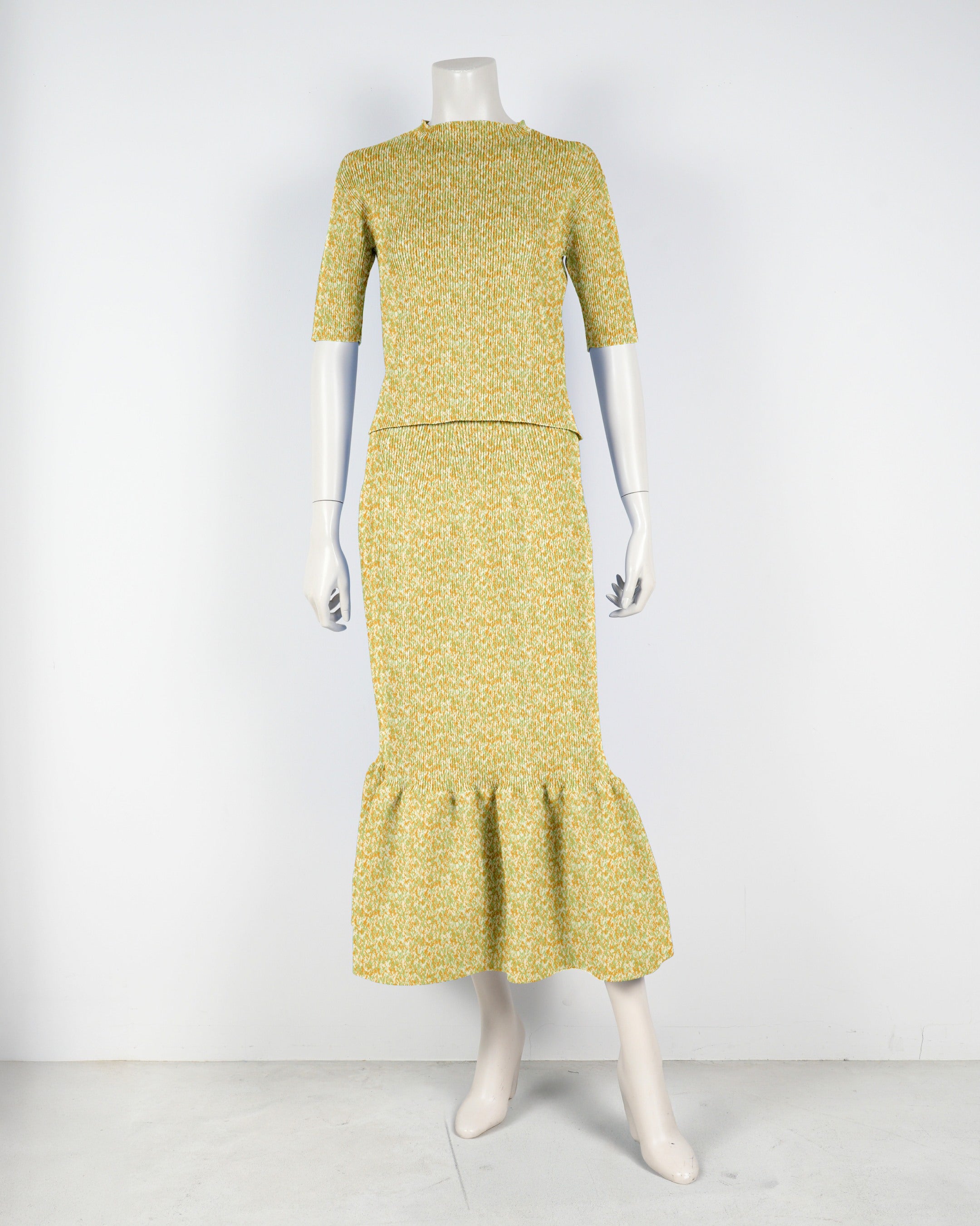 半袖プルオーバー×マーメイドスカート