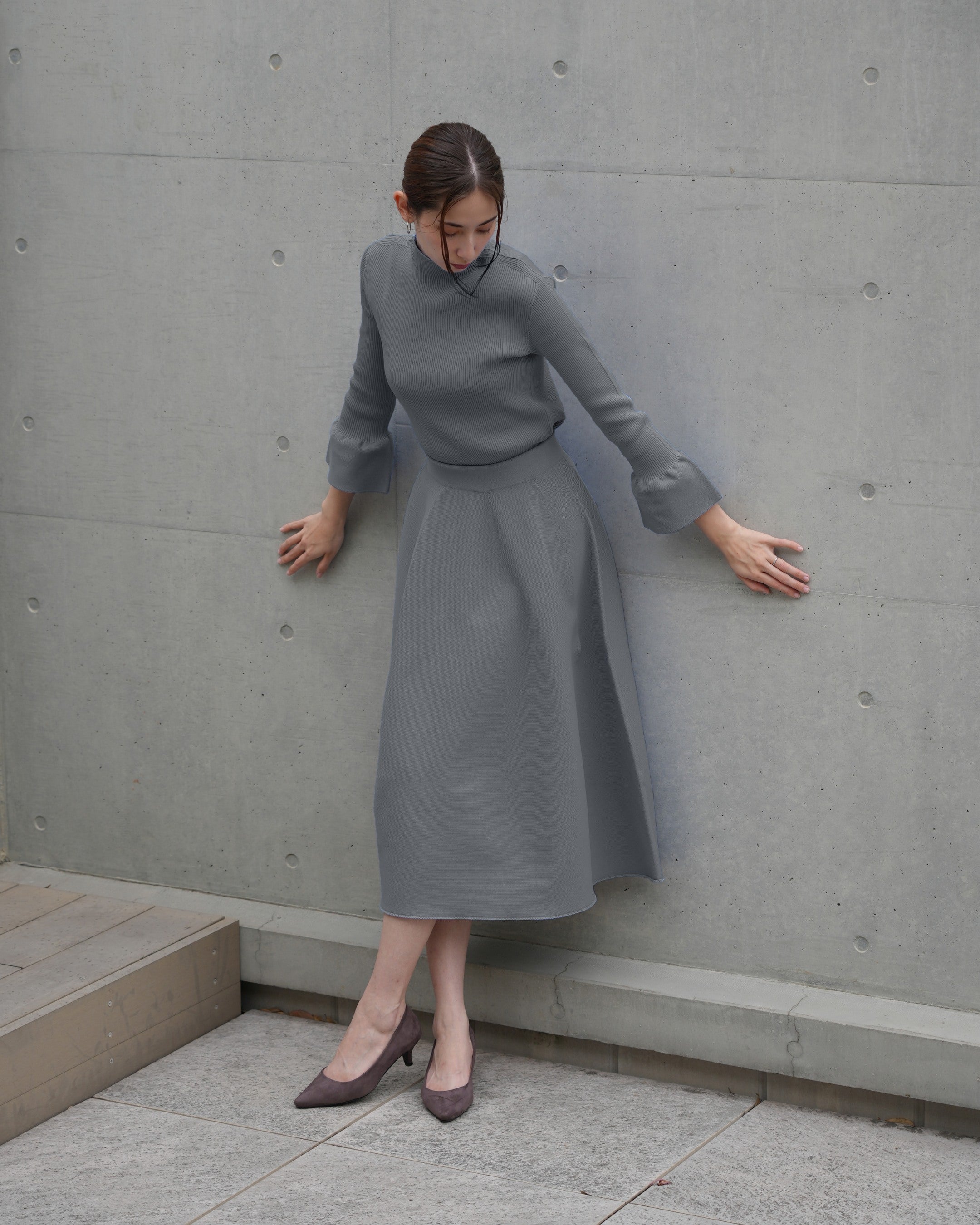 Bell sleeve pullover x draped skirt