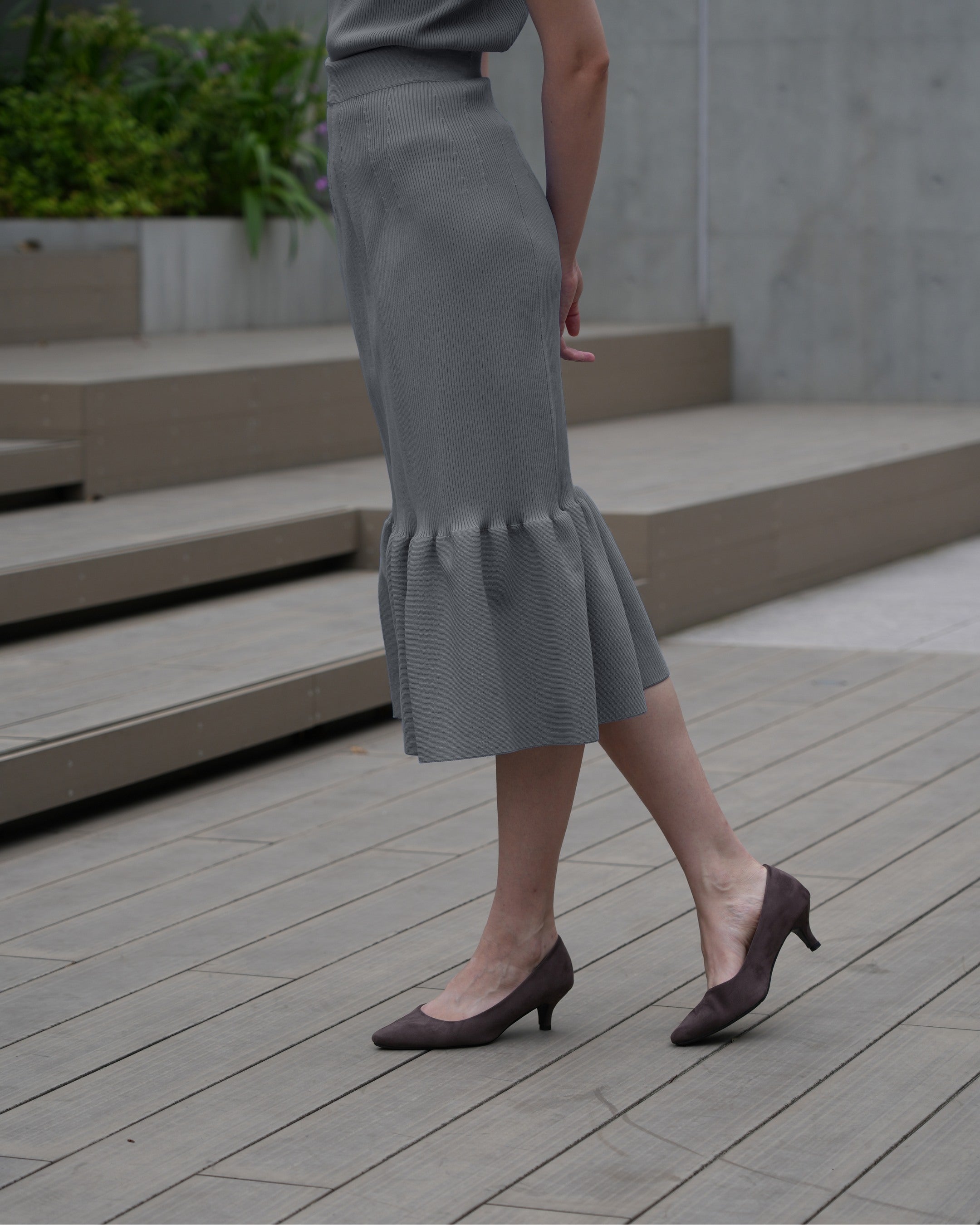 Short-sleeved pullover x mermaid skirt