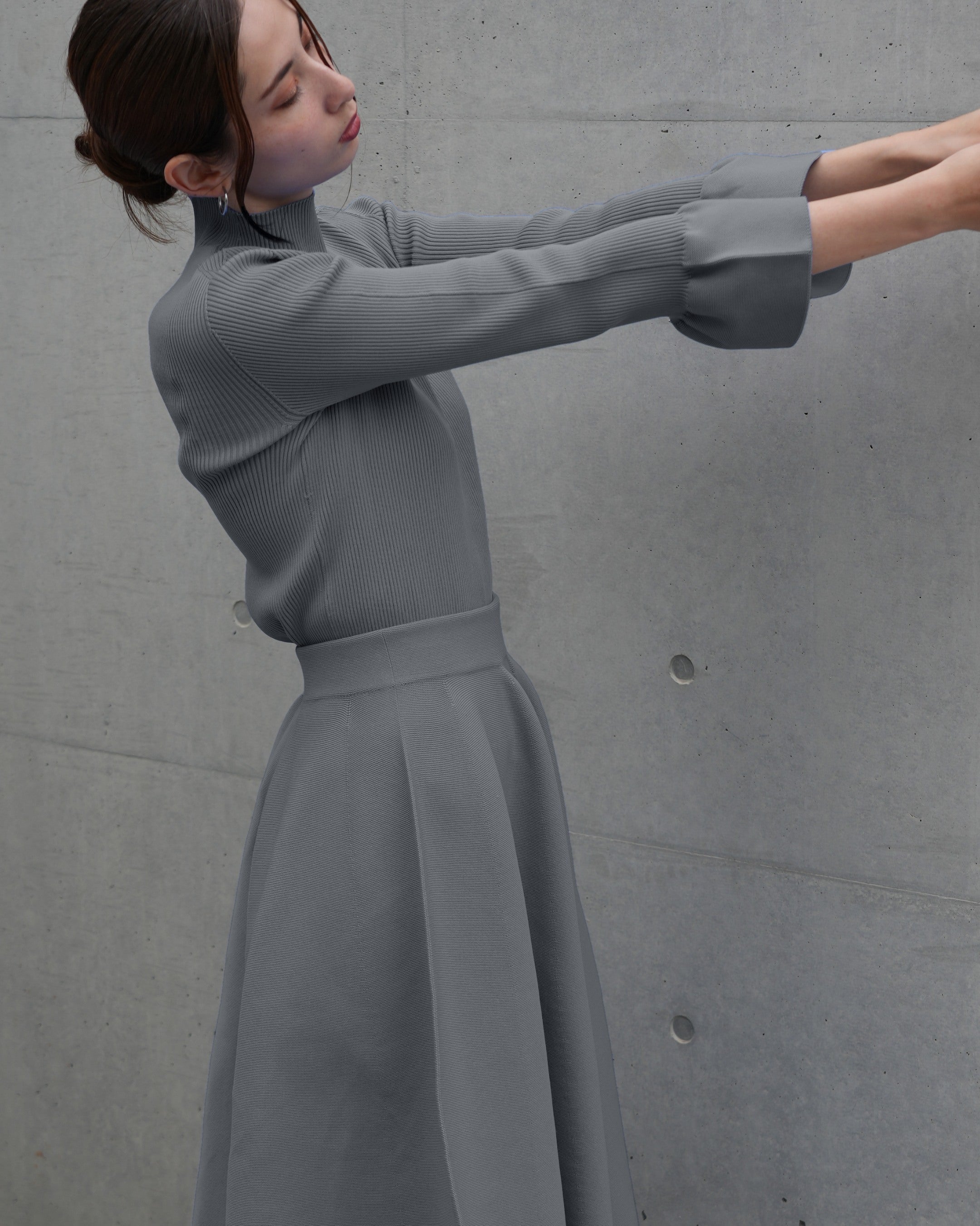 Bell sleeve pullover x draped skirt