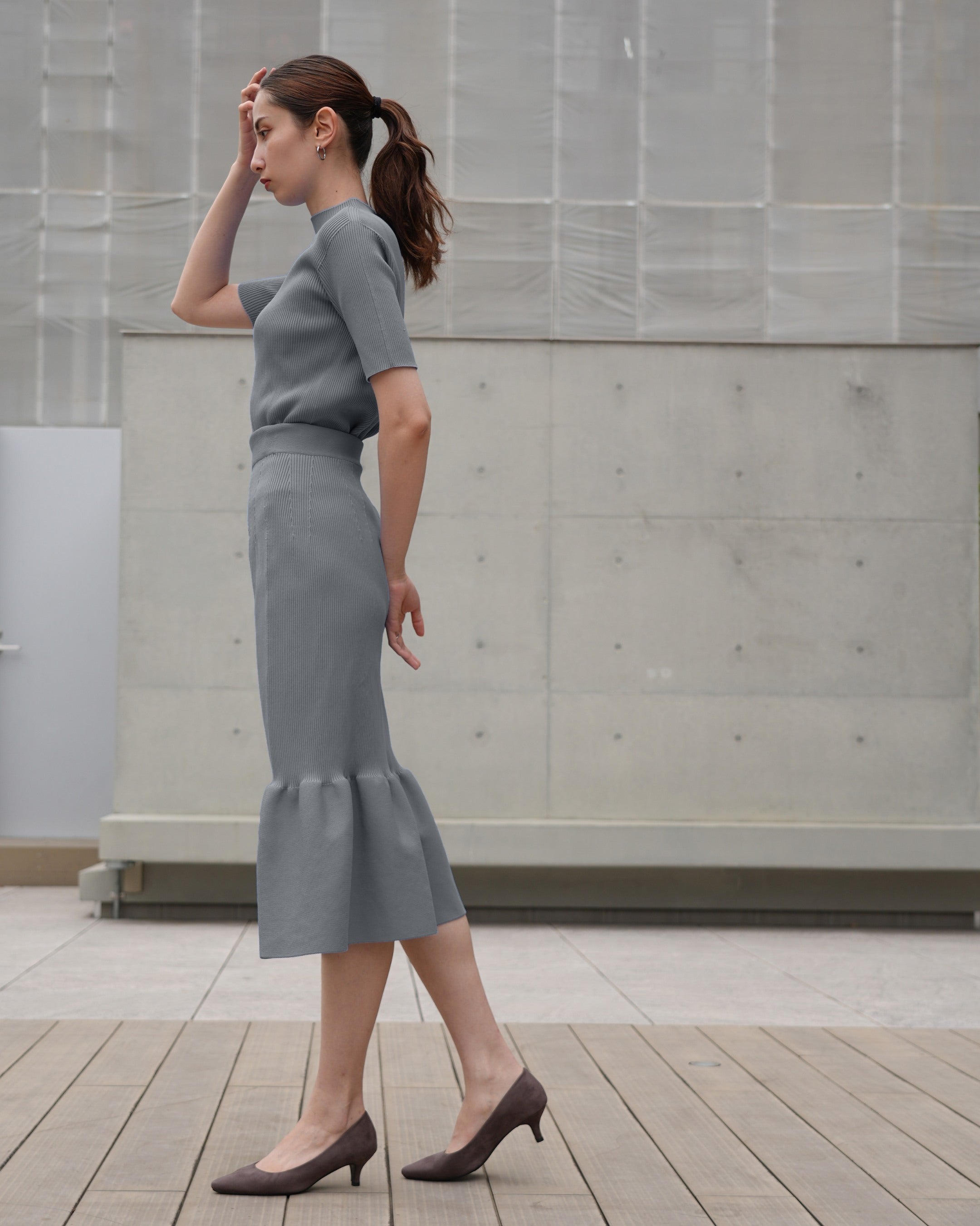 Short-sleeved pullover x mermaid skirt