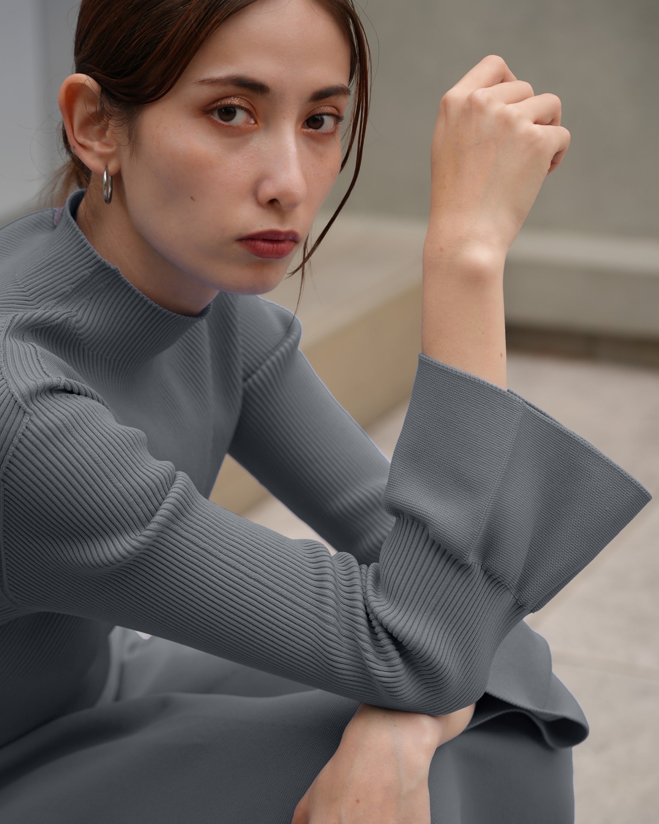Bell sleeve pullover x draped skirt