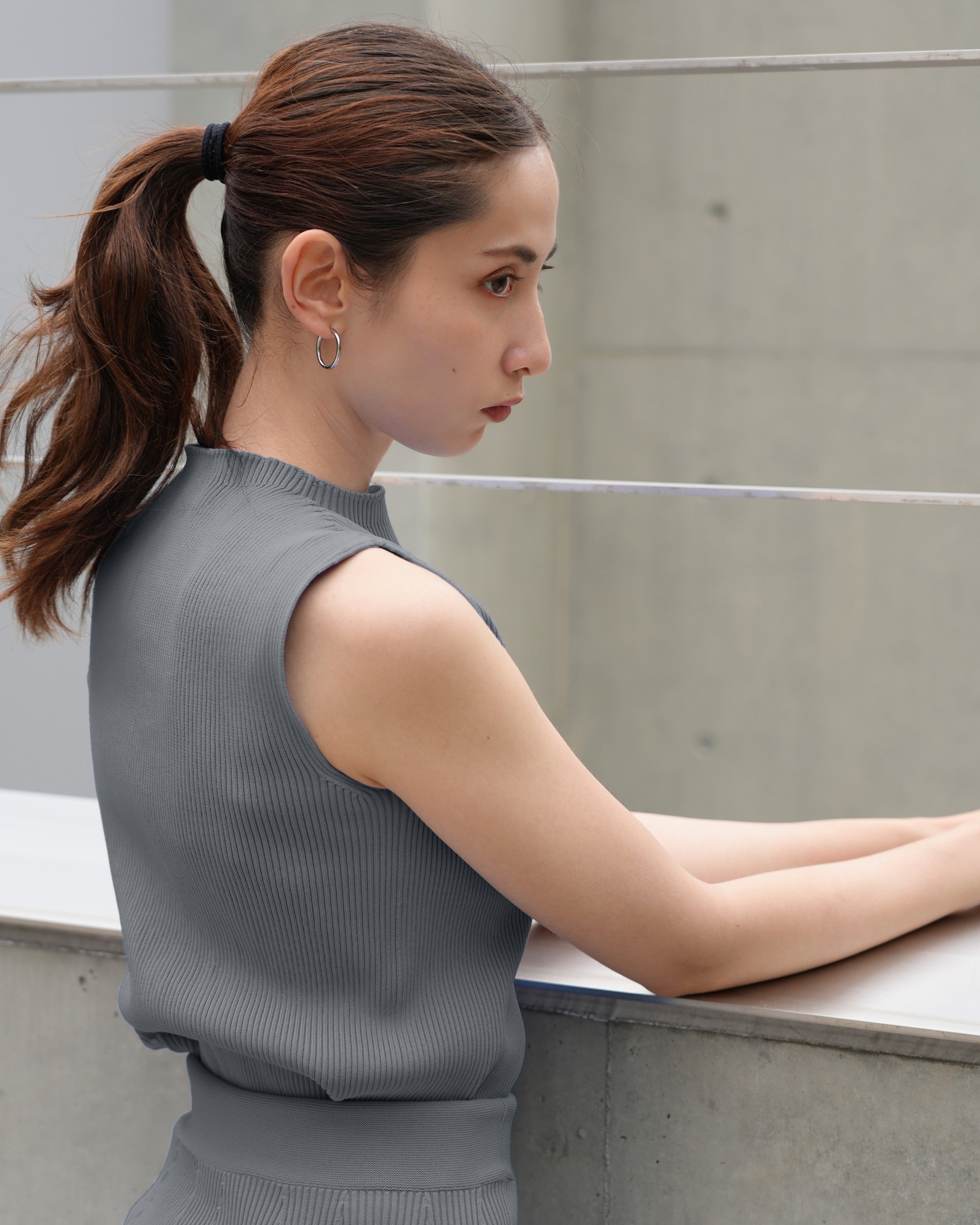 sleeveless pullover
