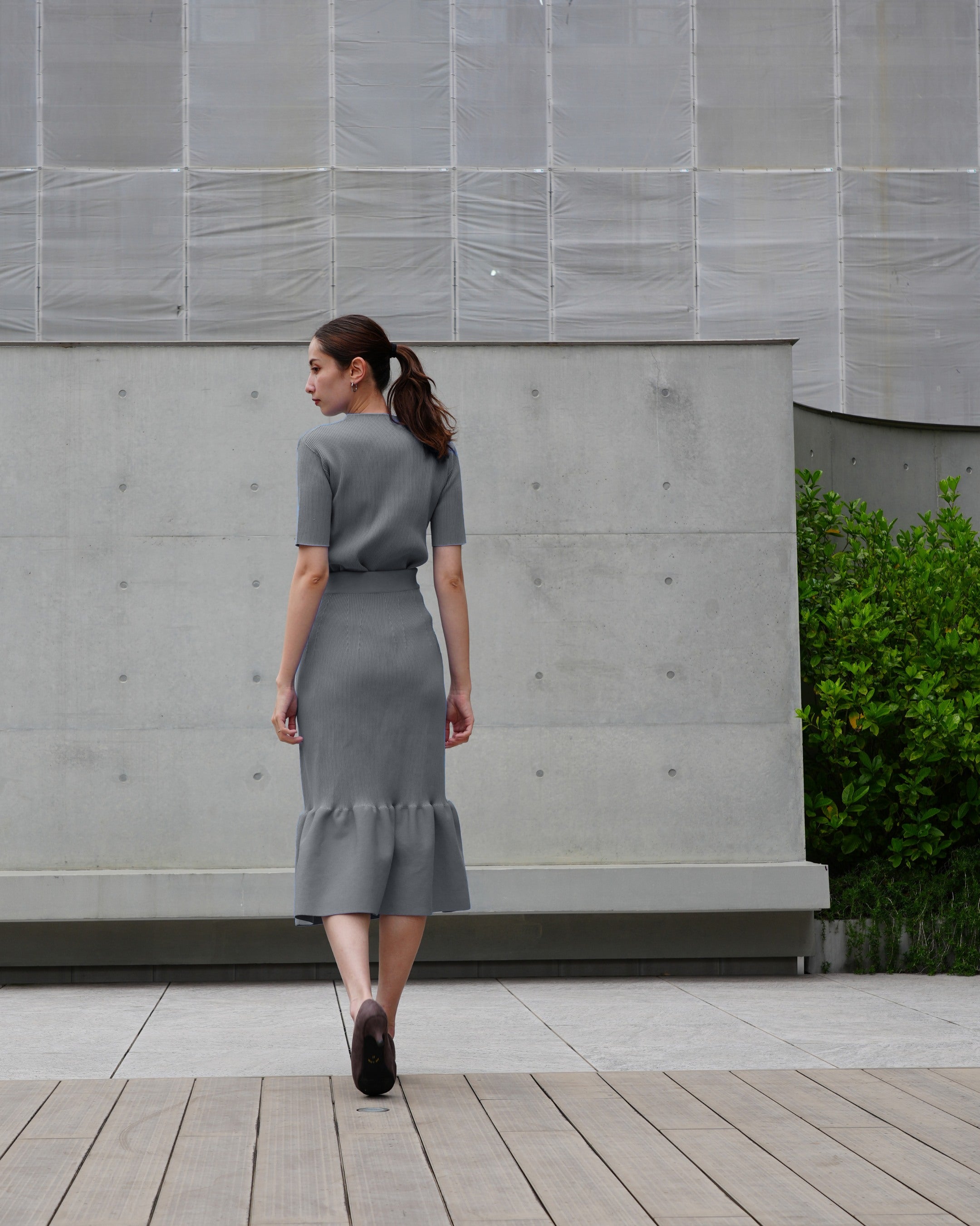 Short-sleeved pullover x mermaid skirt