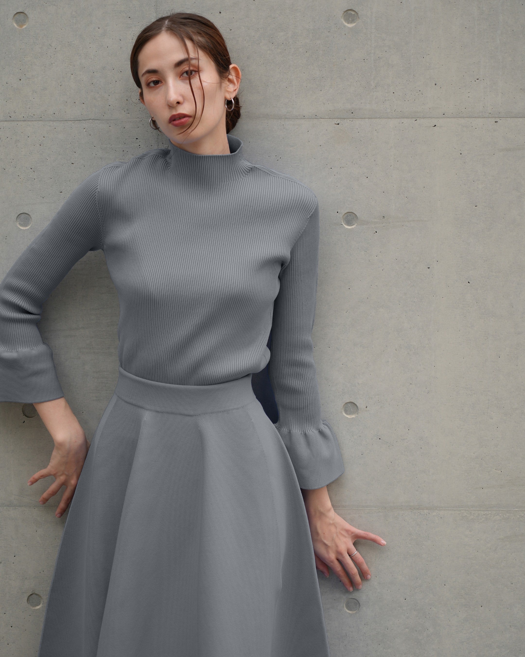 Bell sleeve pullover x draped skirt
