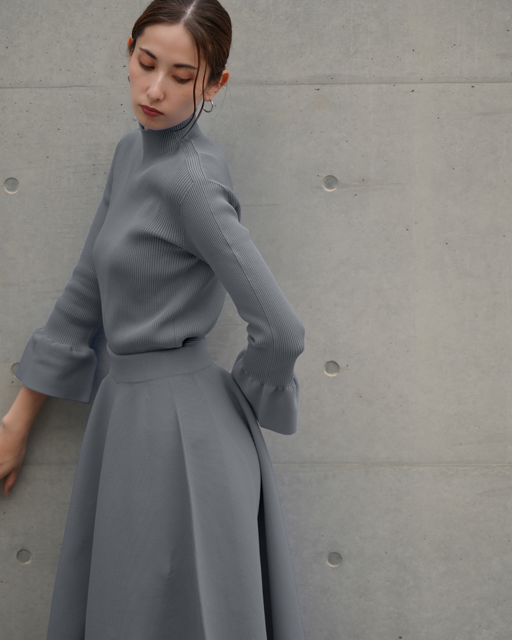 Bell sleeve pullover x draped skirt