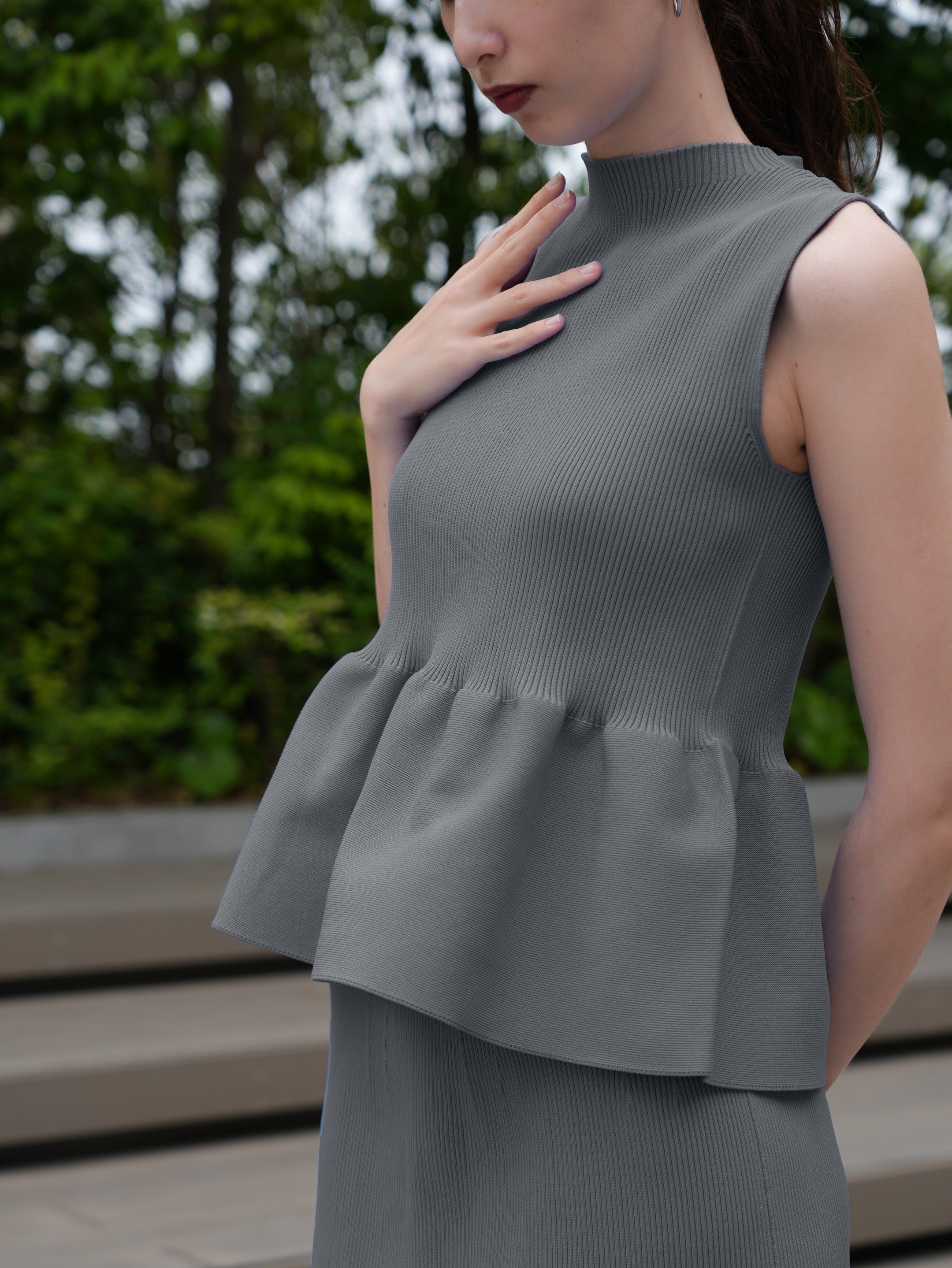 ノースリーブペプラムプルオーバー