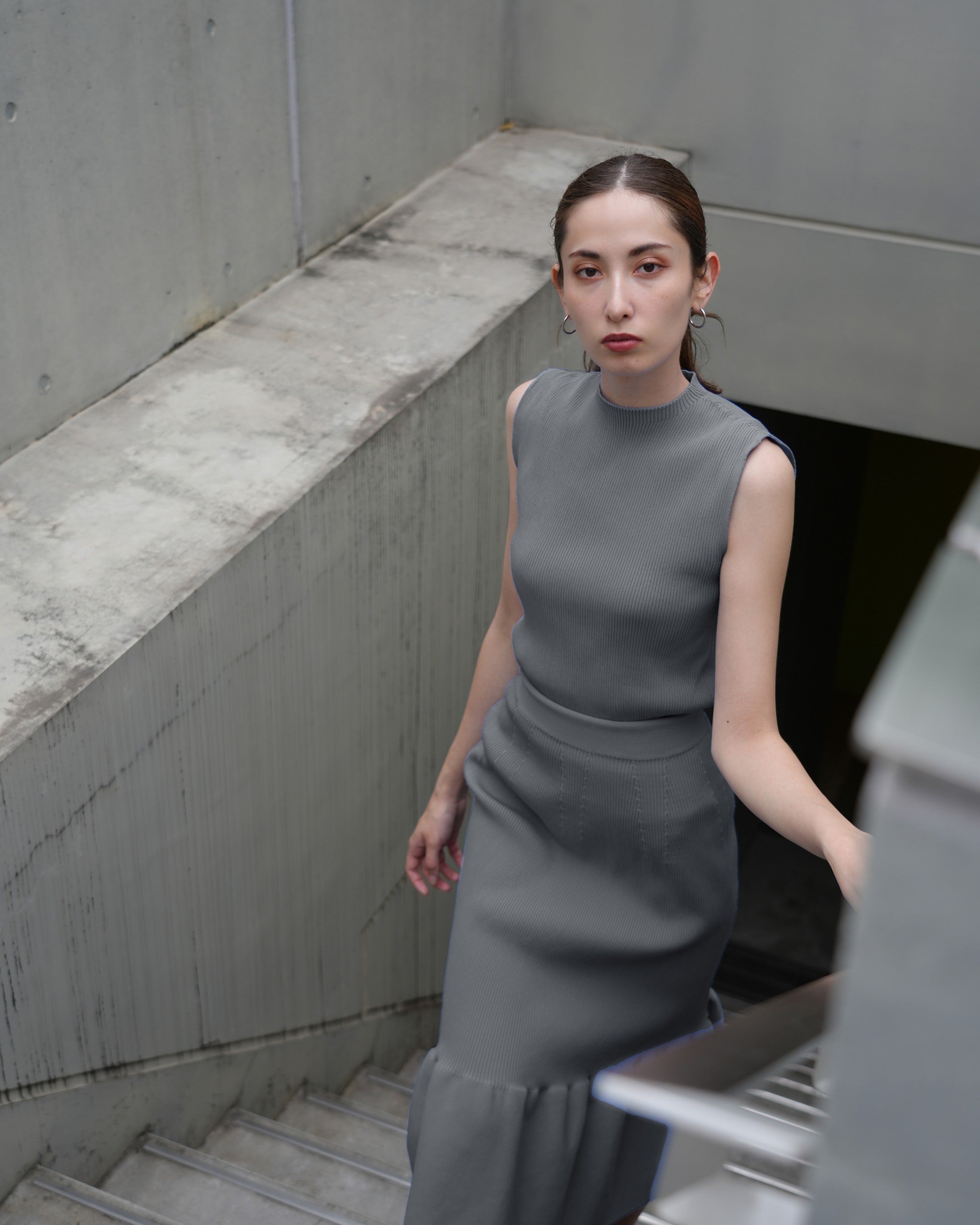 Sleeveless pullover x mermaid skirt