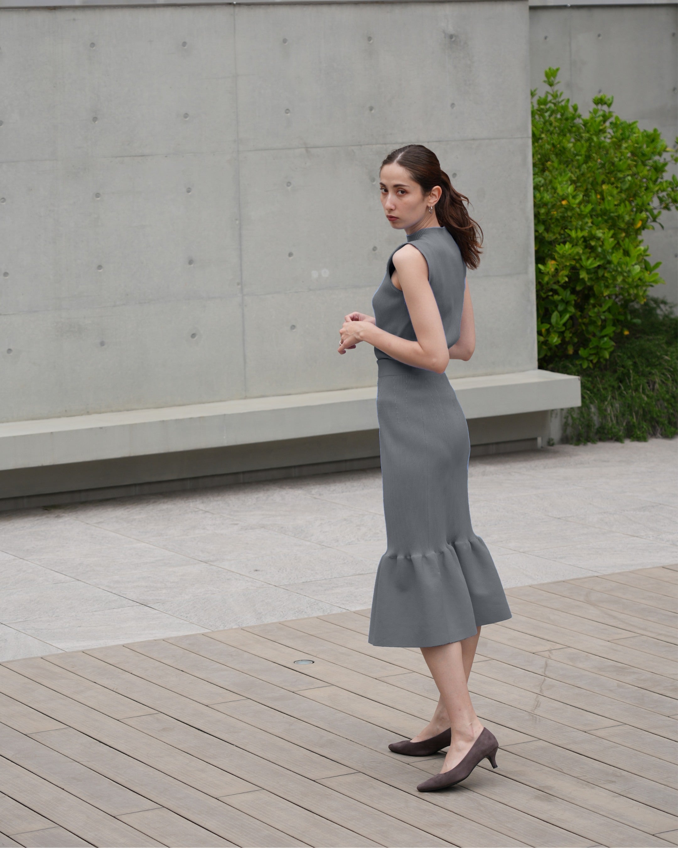 Sleeveless pullover x mermaid skirt