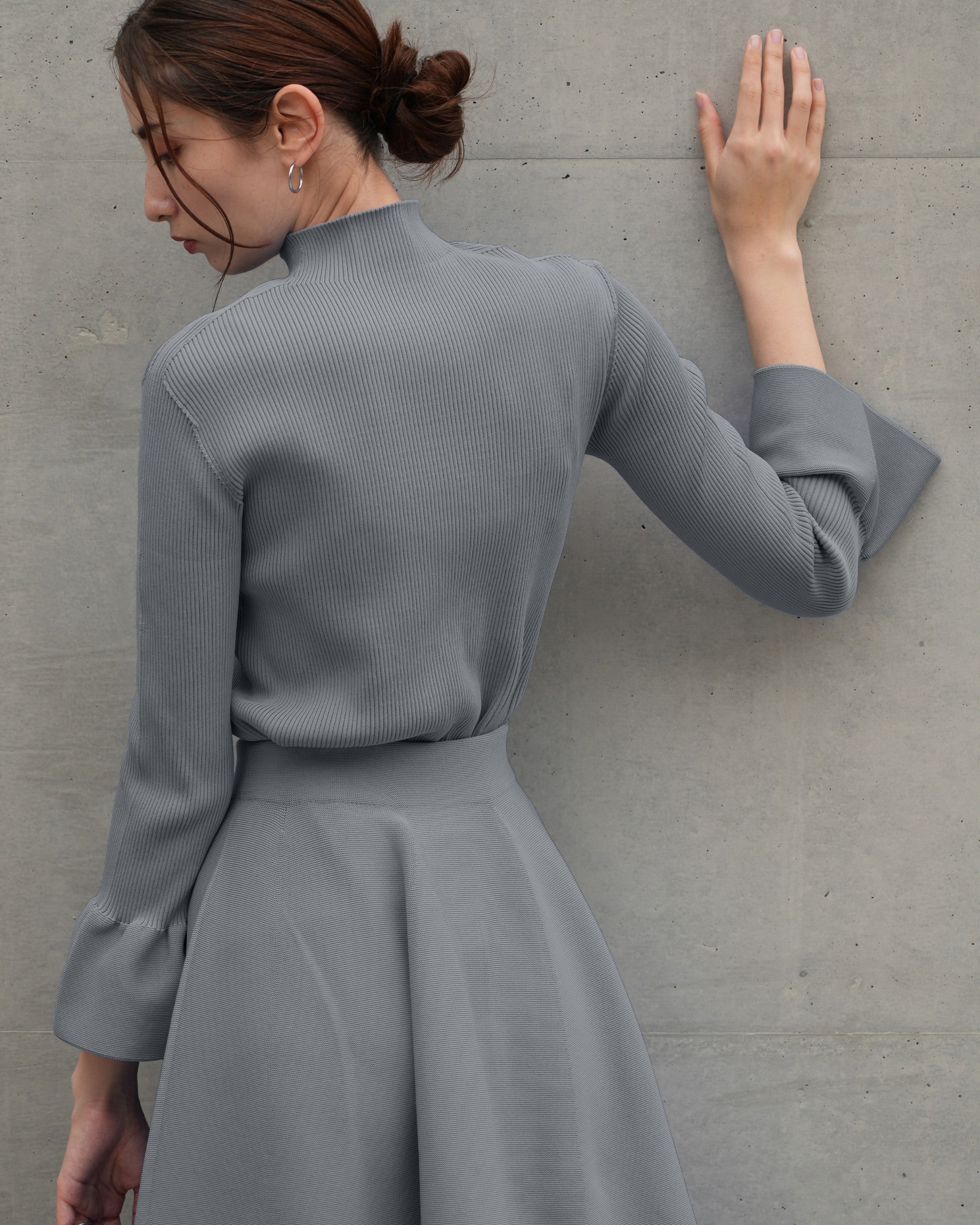 Bell sleeve pullover x draped skirt
