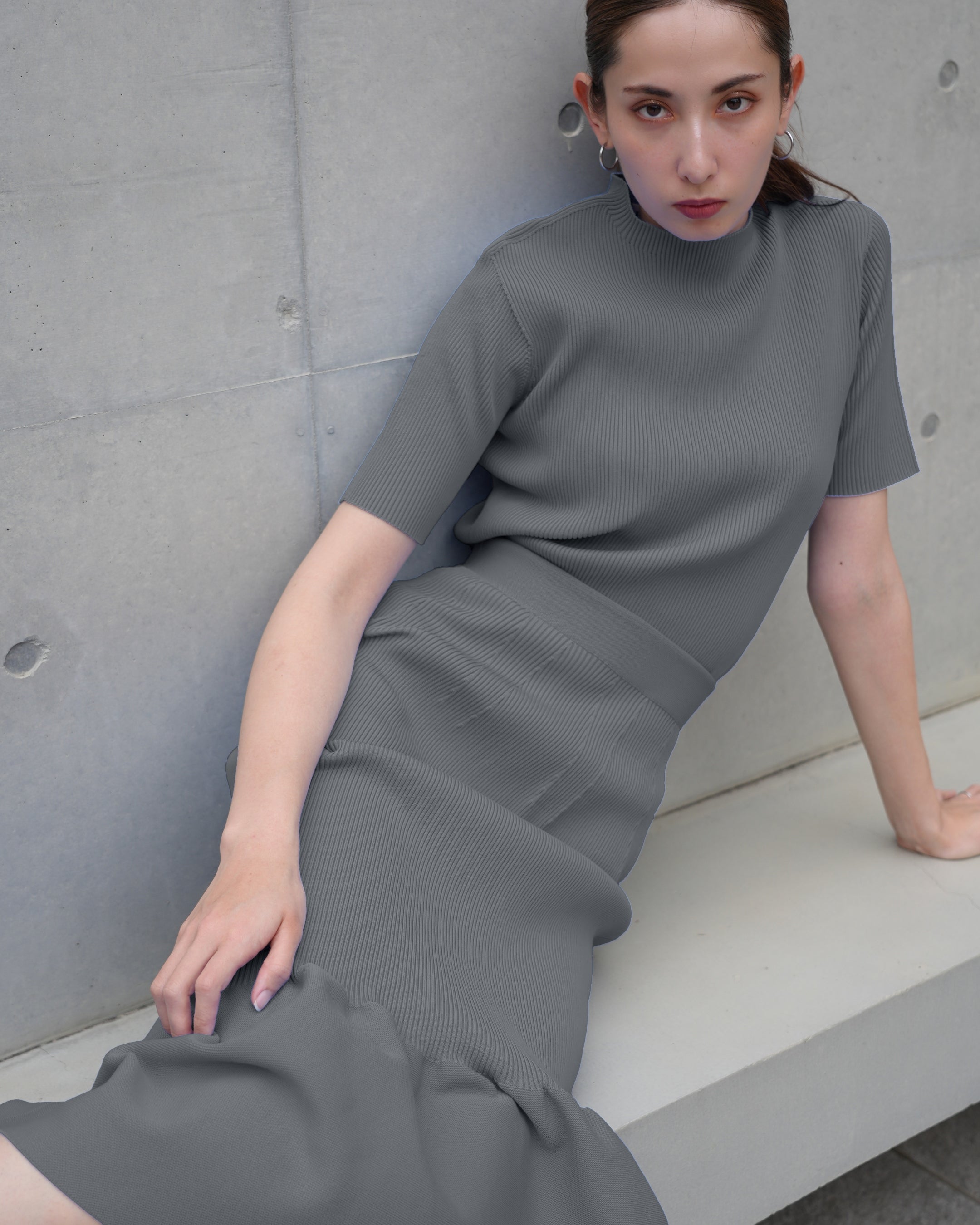 Short-sleeved pullover x mermaid skirt