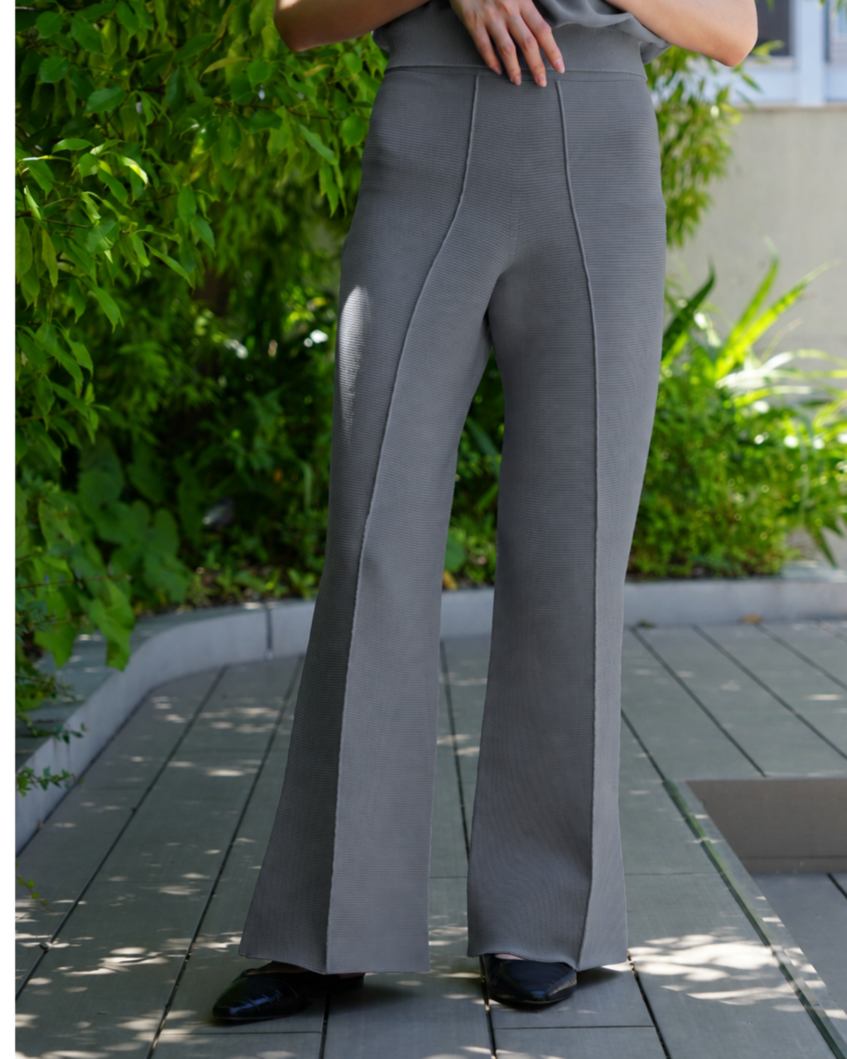 フレアパンツ