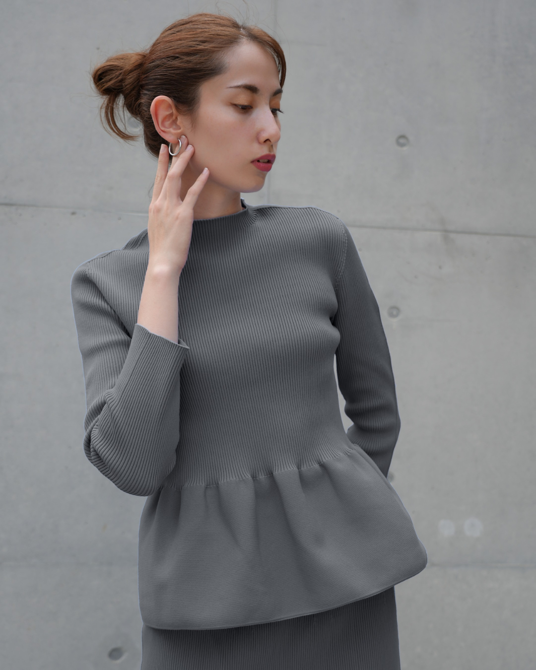 長袖ペプラムプルオーバー