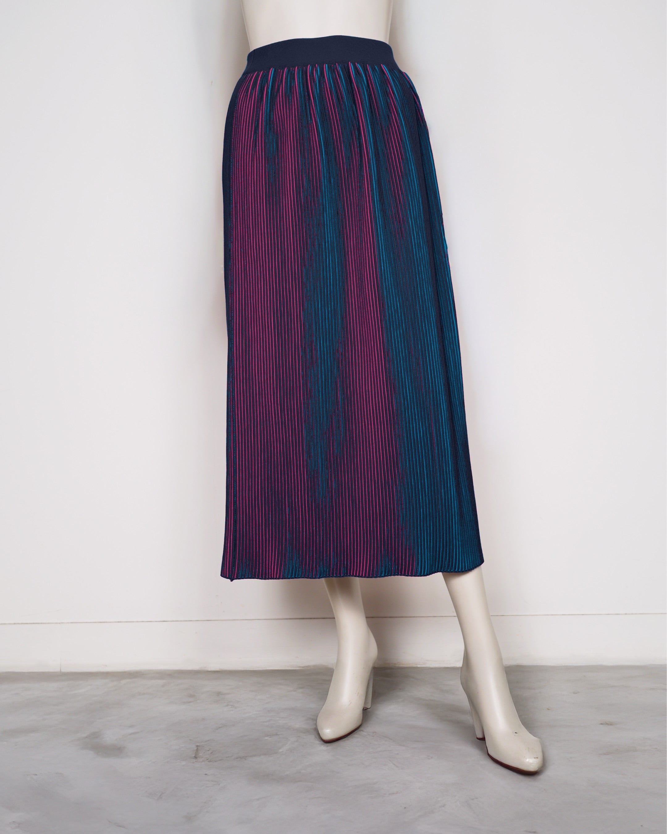 3D Pleated Slim Fit Skirt